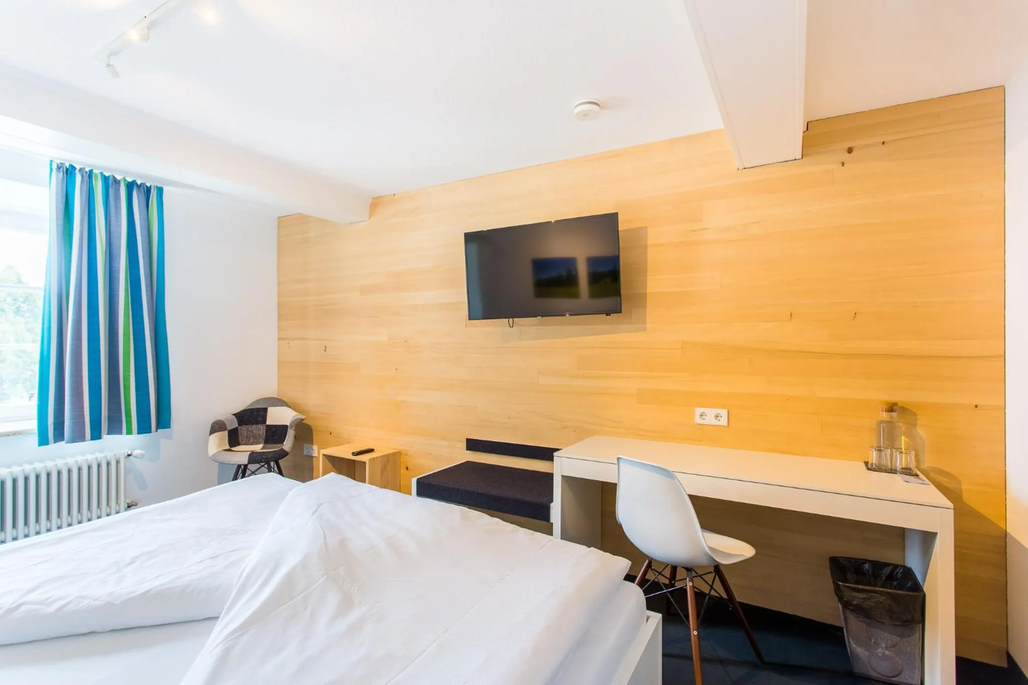 Photo of the whole room, Bed in DIE KRONE - Hotel Garni