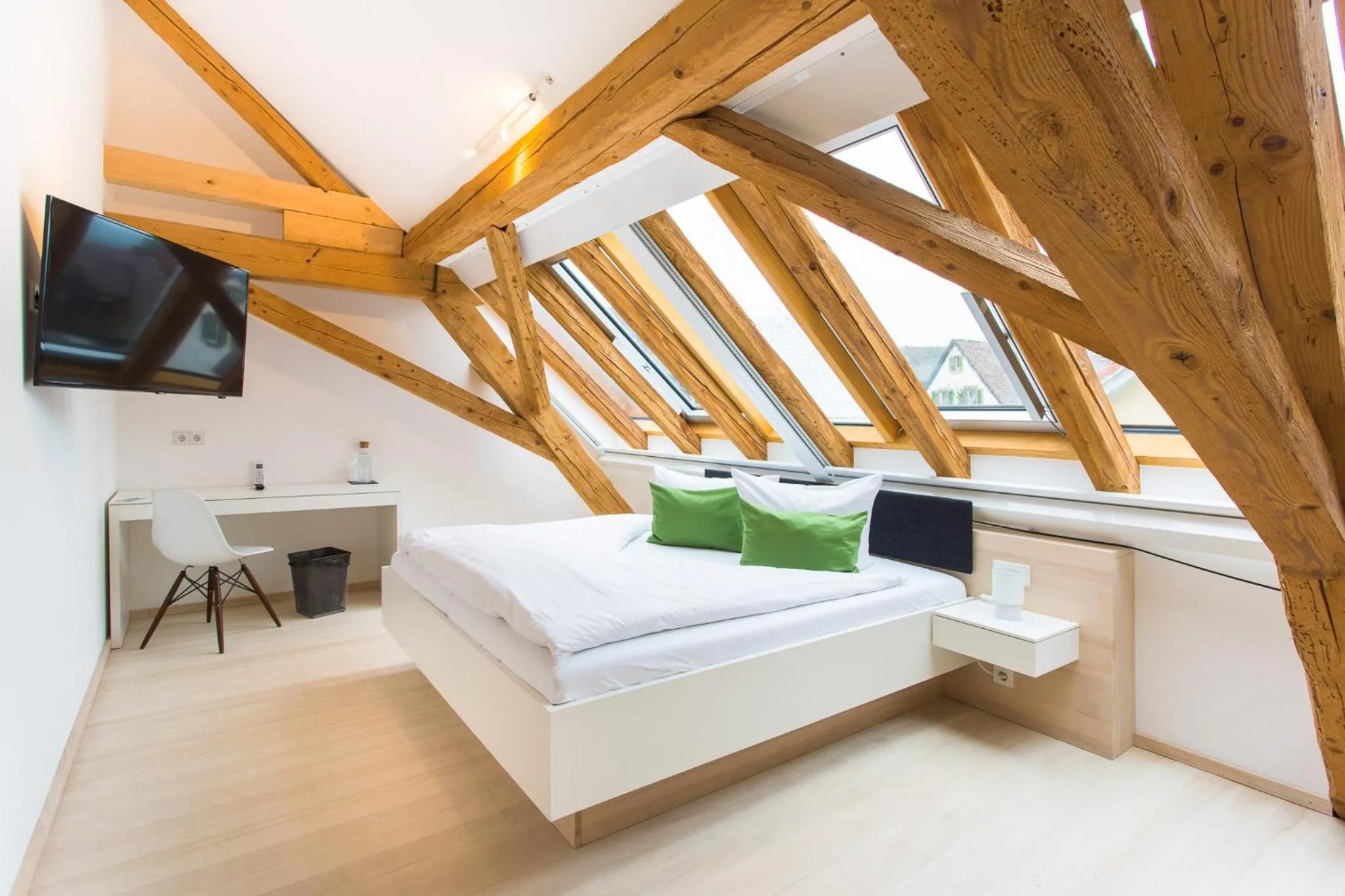 Bed in DIE KRONE - Hotel Garni