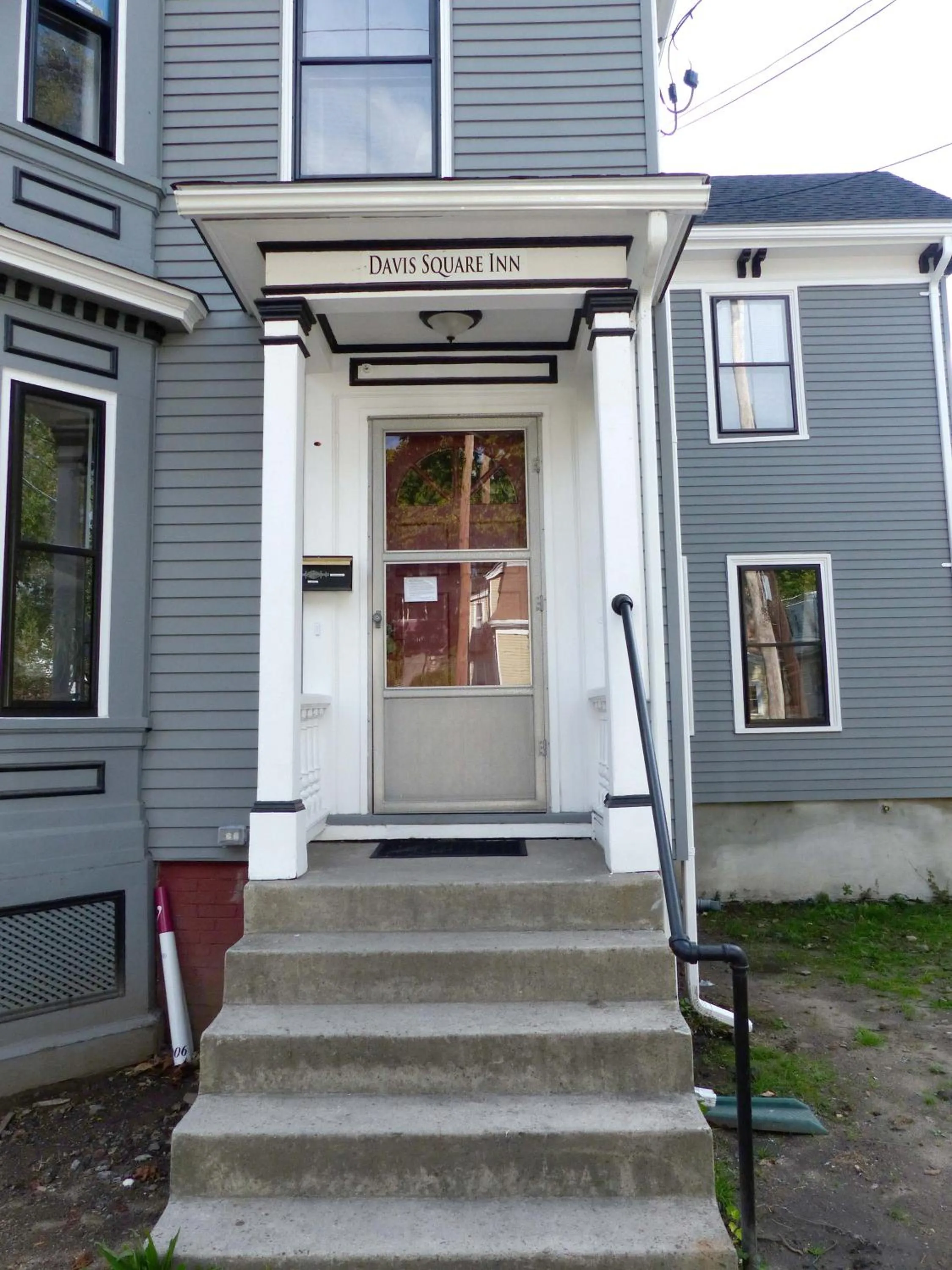 Property building in Davis Square Inn