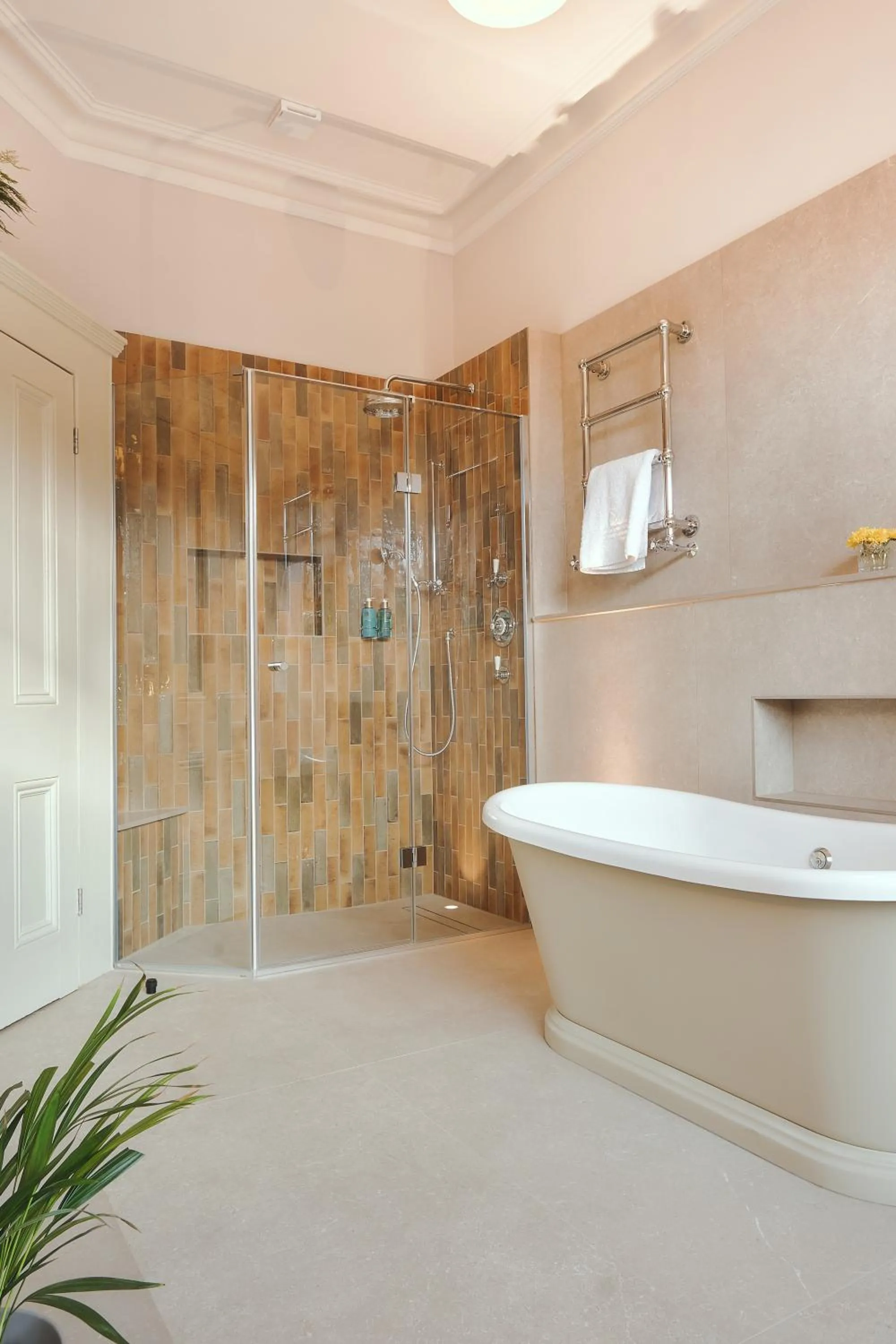 Shower in The Black Lion Pub & Boutique Guesthouse
