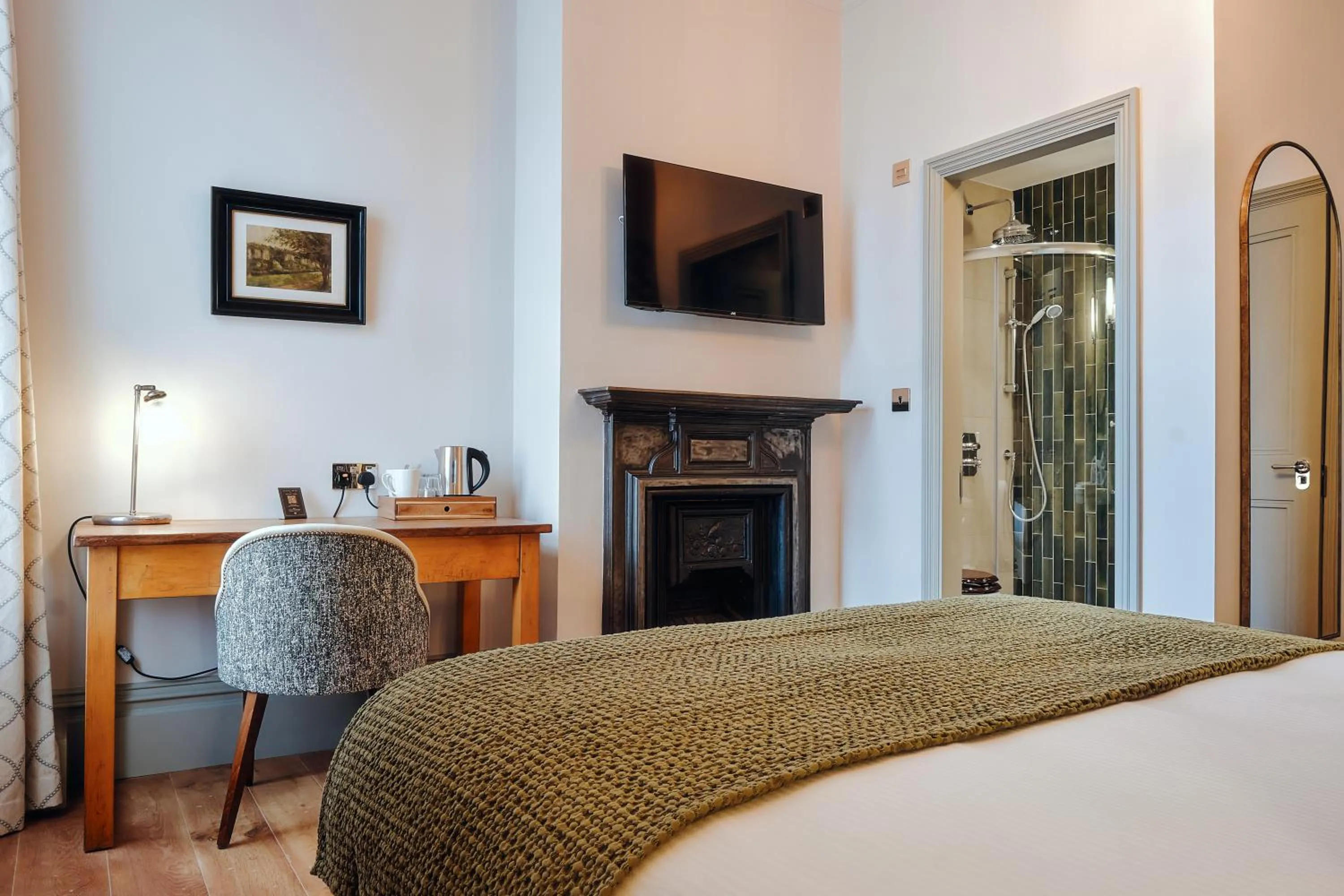 Bed in The Black Lion Pub & Boutique Guesthouse