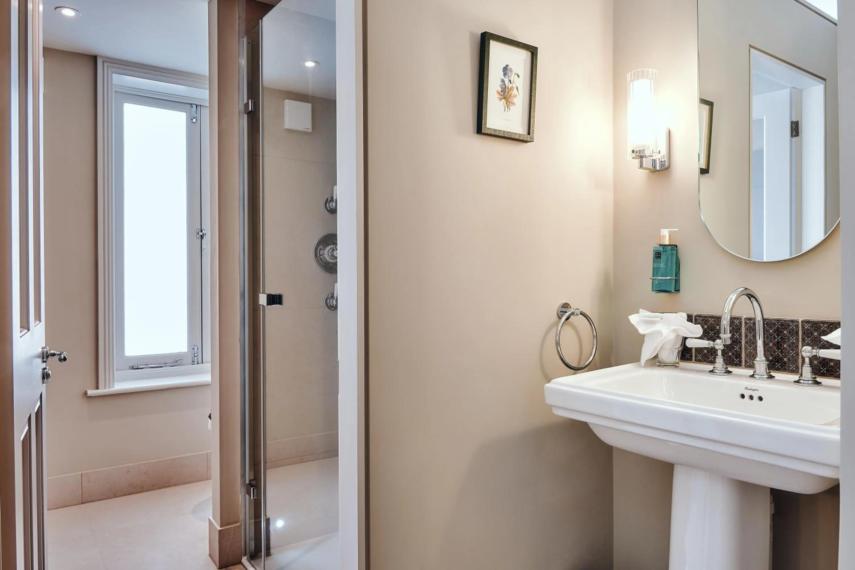 Bathroom in The Black Lion Pub & Boutique Guesthouse