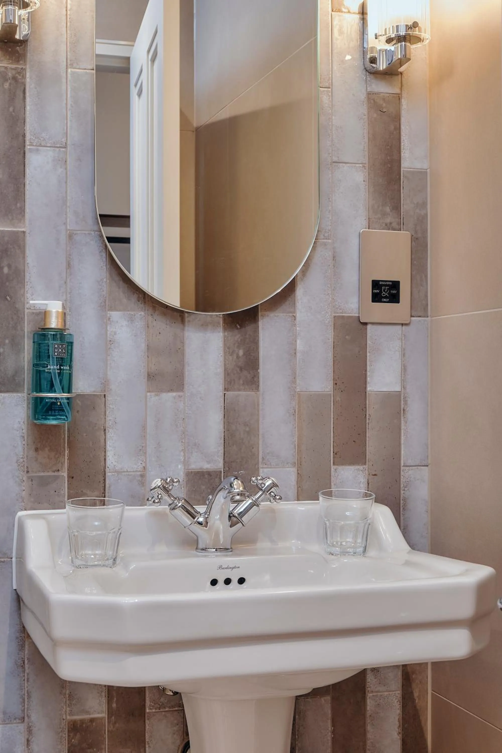 The Black Lion Pub & Boutique Guesthouse