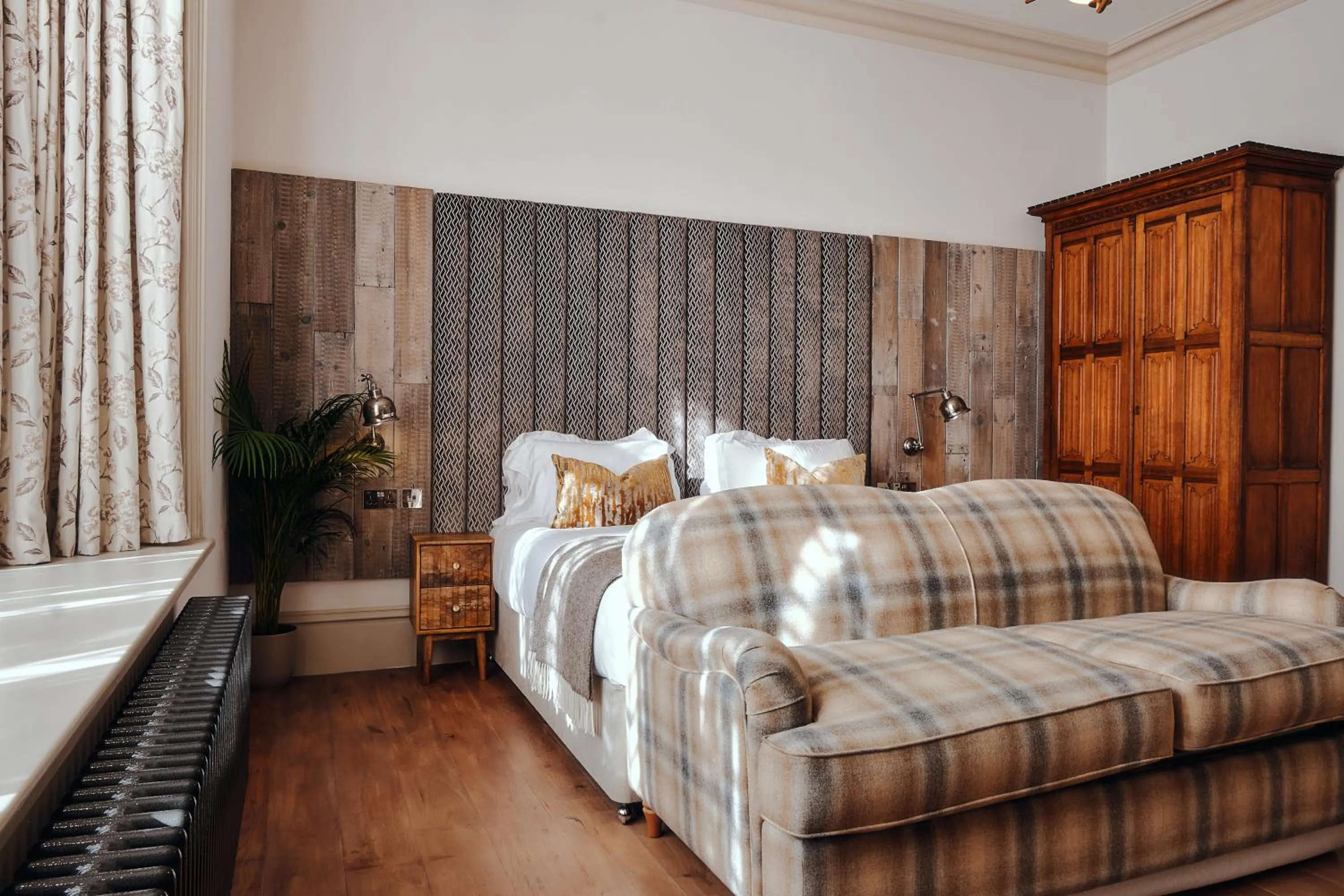 Bed in The Black Lion Pub & Boutique Guesthouse