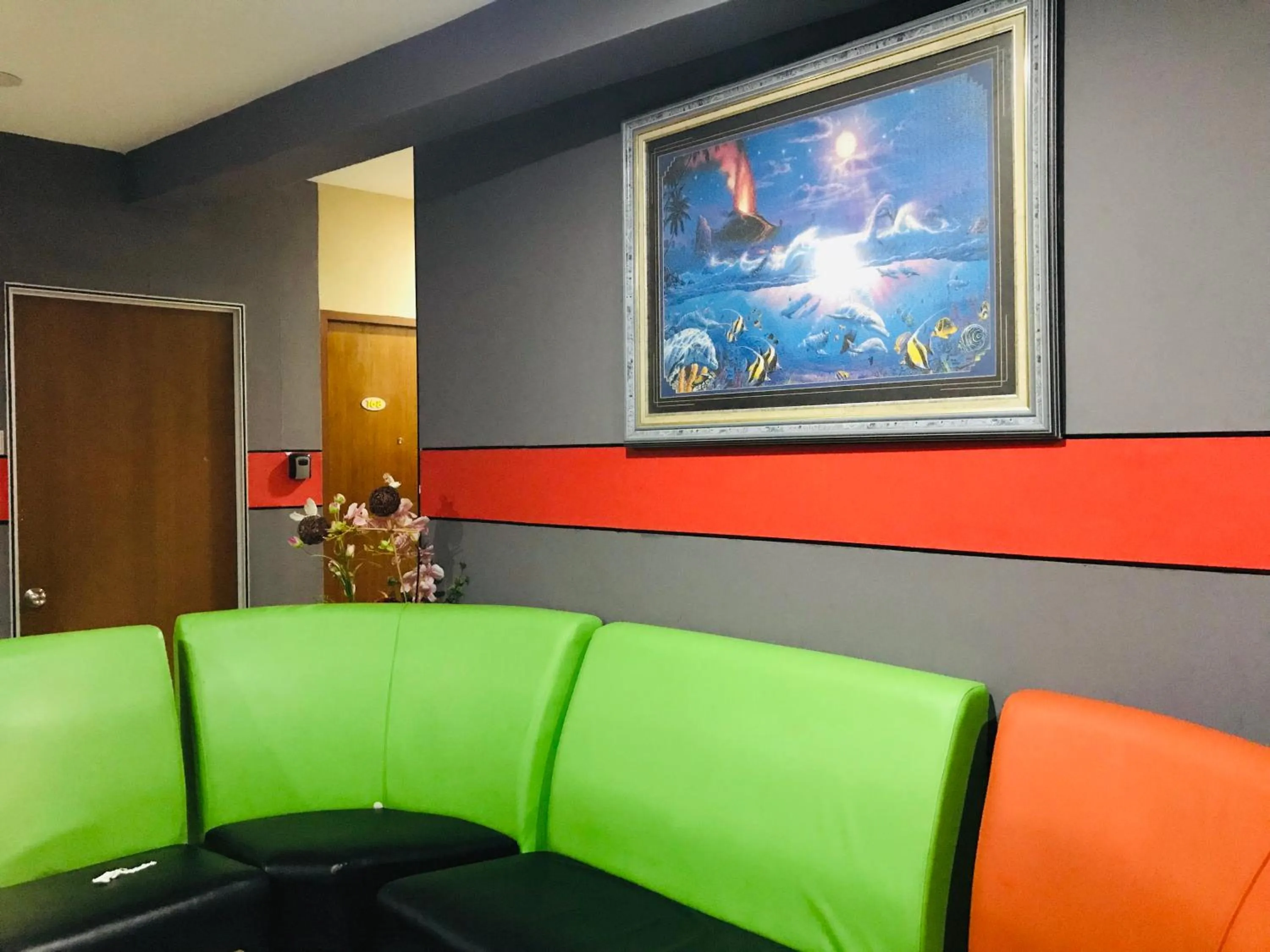 Facade/entrance in Home Inn Hotel