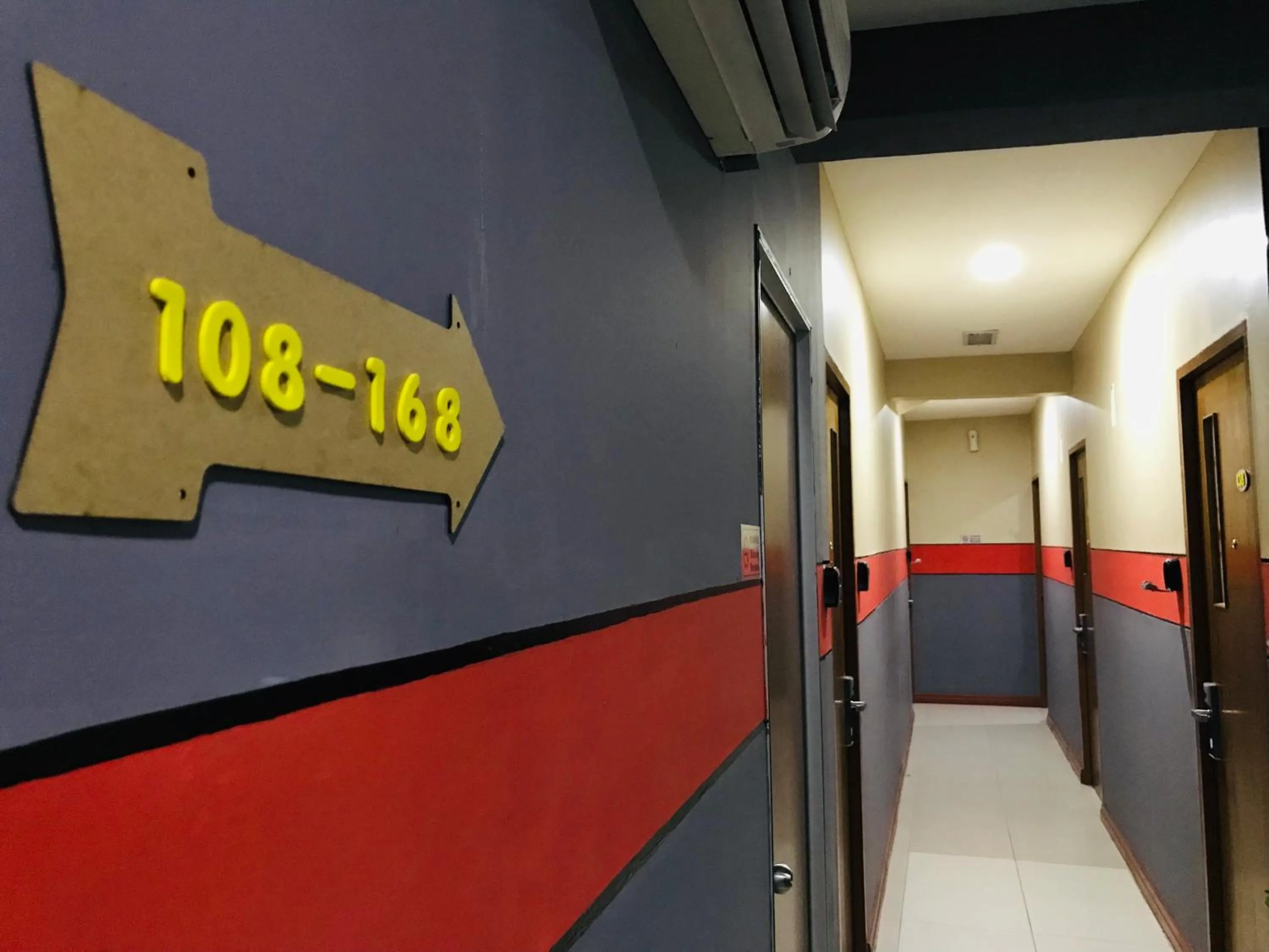 Facade/entrance in Home Inn Hotel