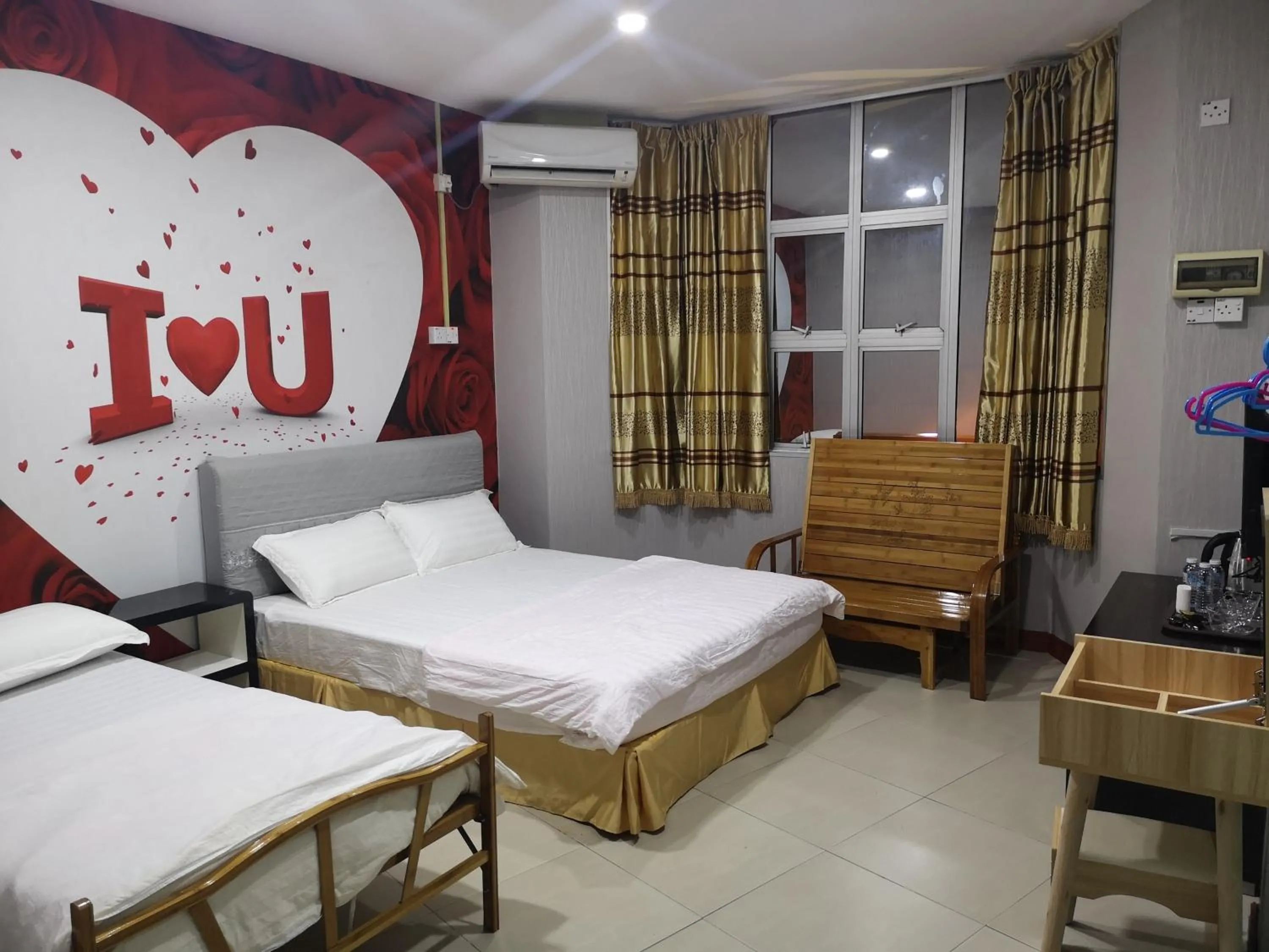 Photo of the whole room in Home Inn Hotel