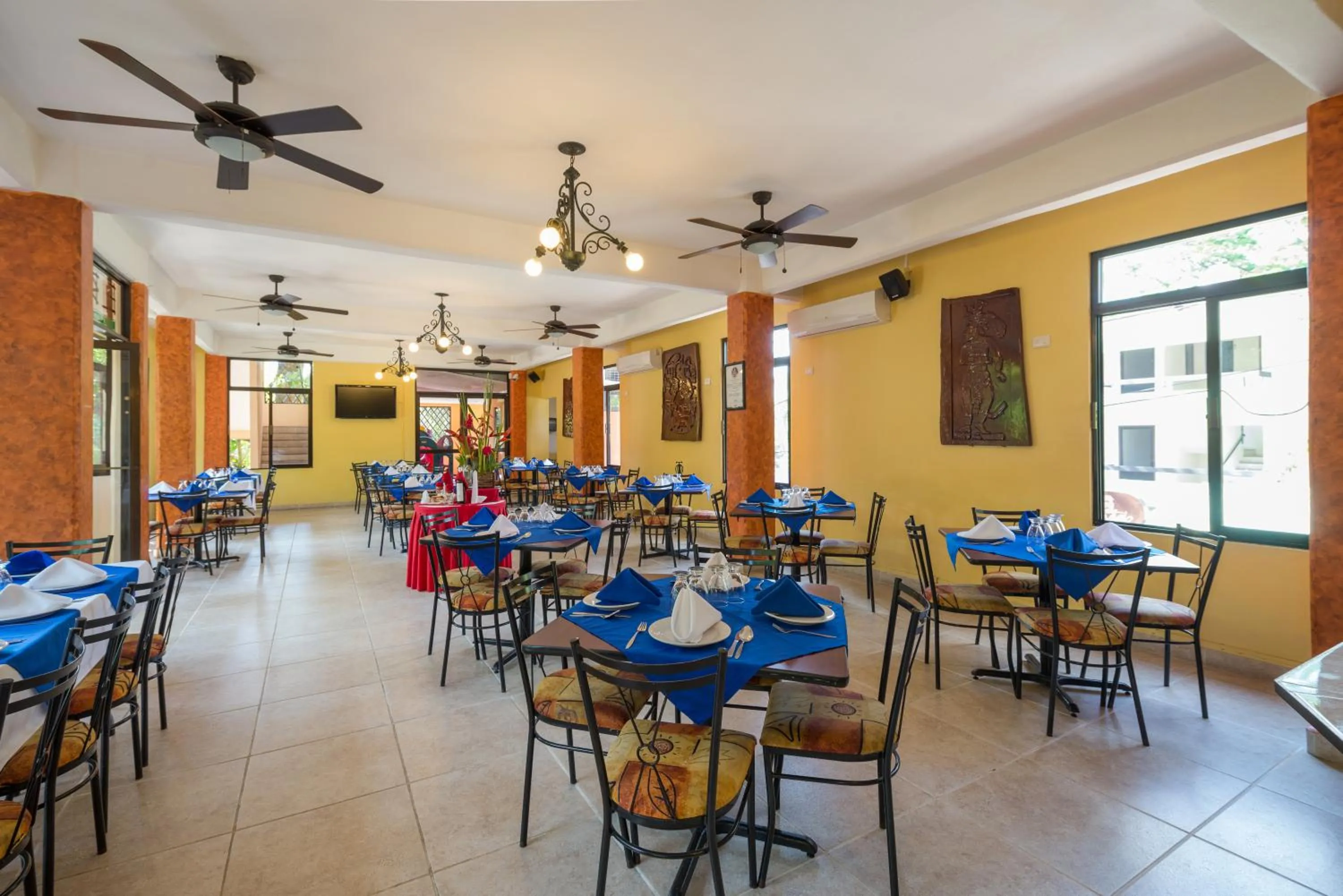 Restaurant/places to eat in Maya Tulipanes Express