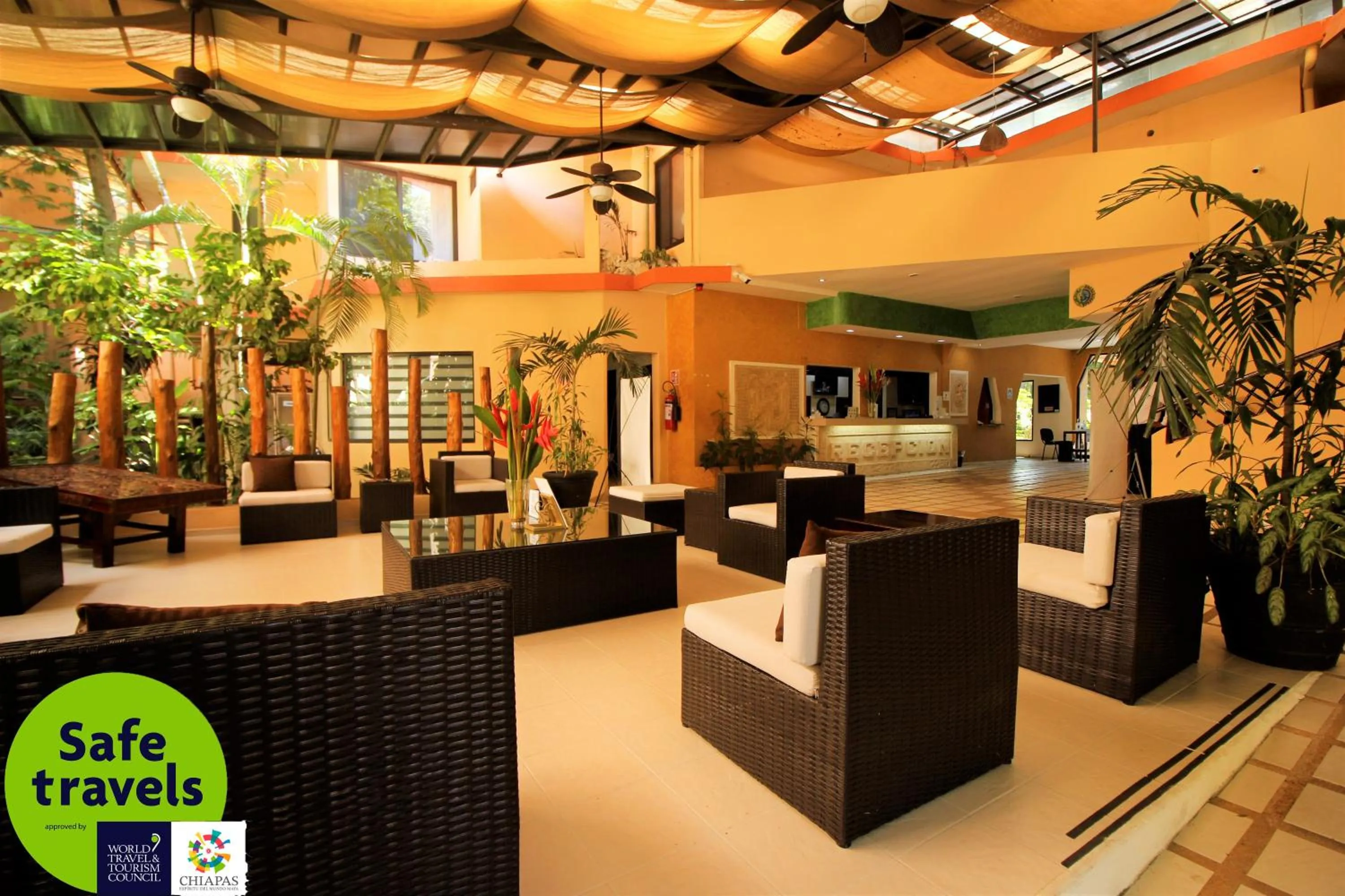 Lobby or reception in Maya Tulipanes Express