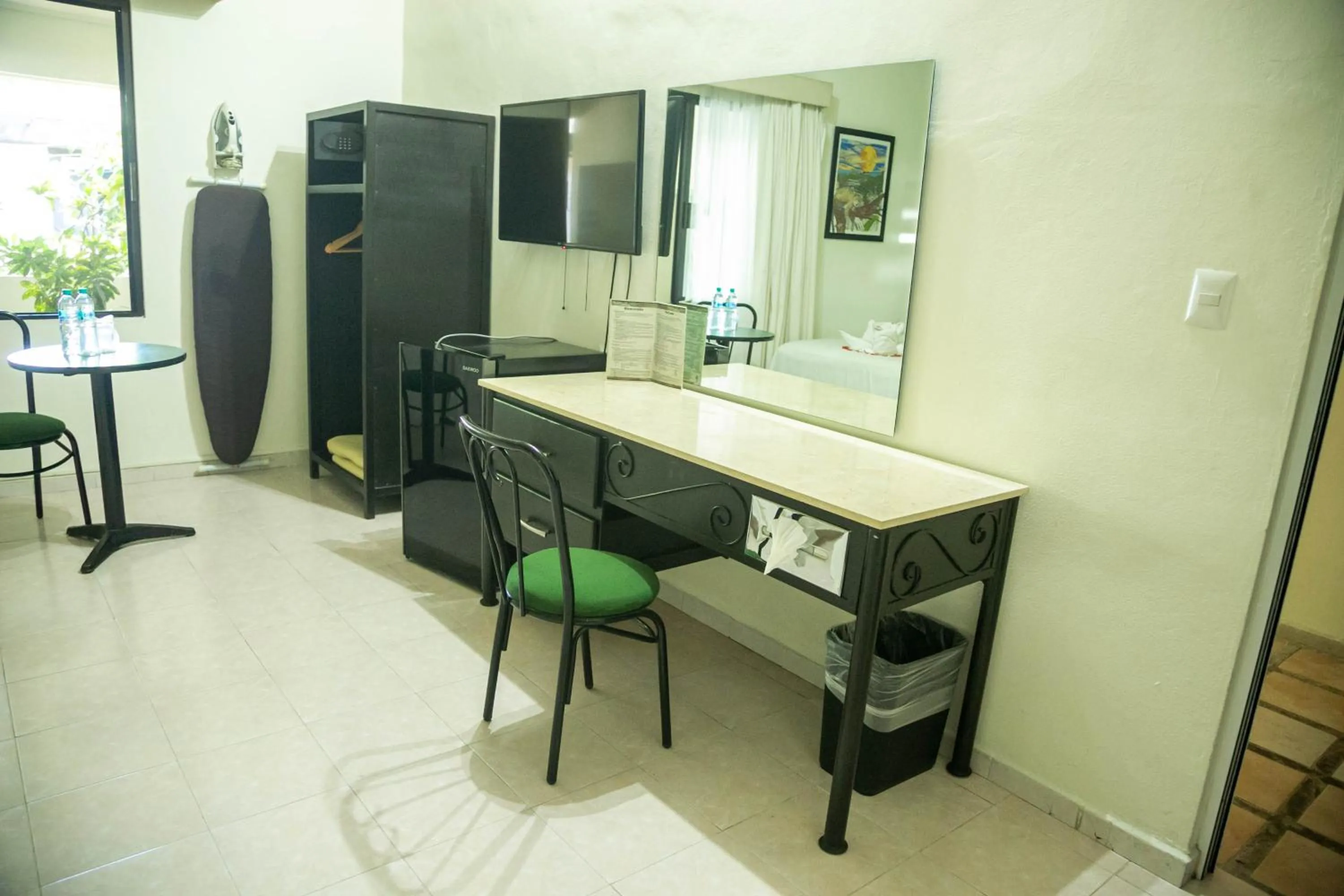 Maya Tulipanes Express