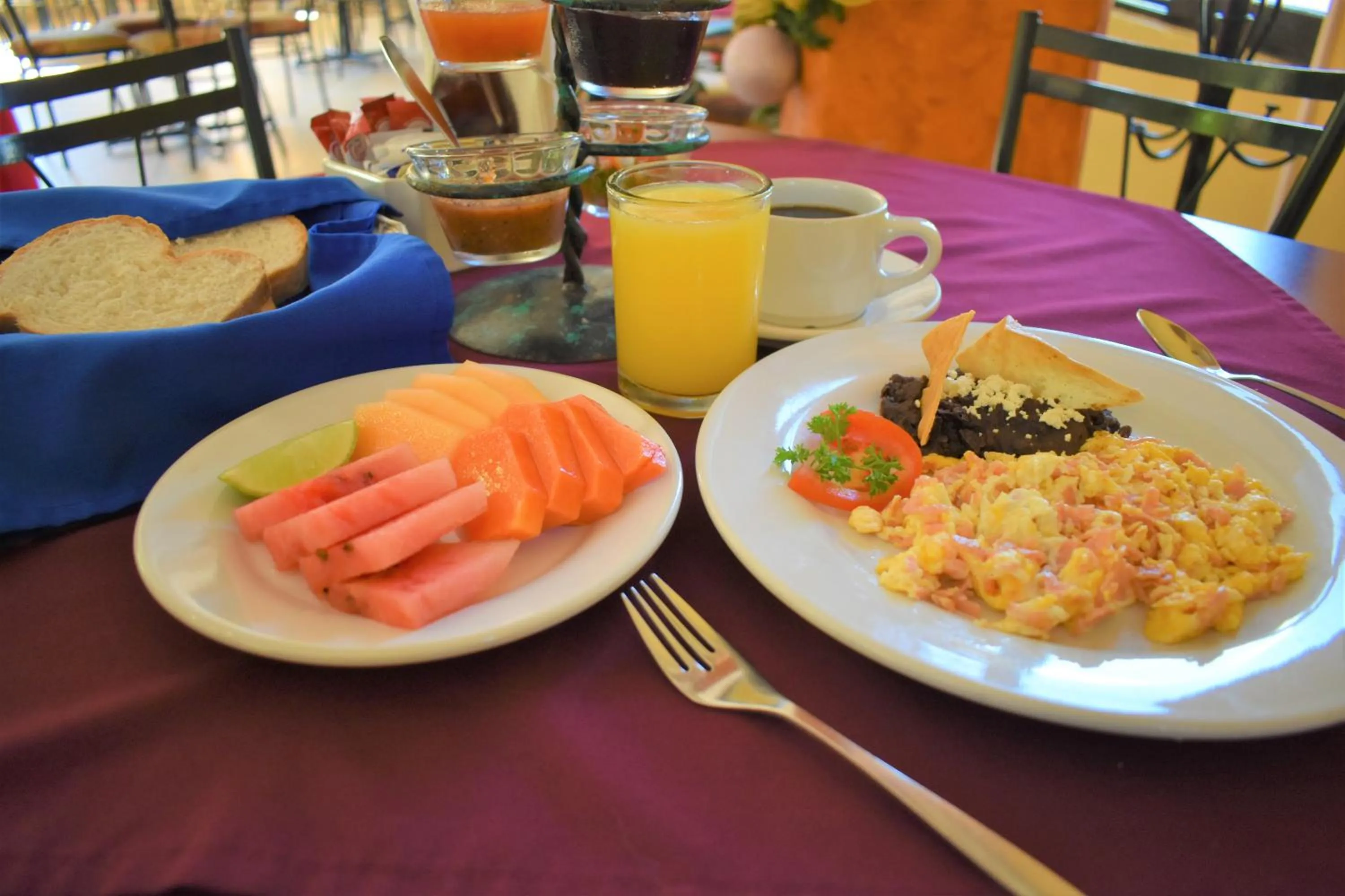 Breakfast in Maya Tulipanes Express