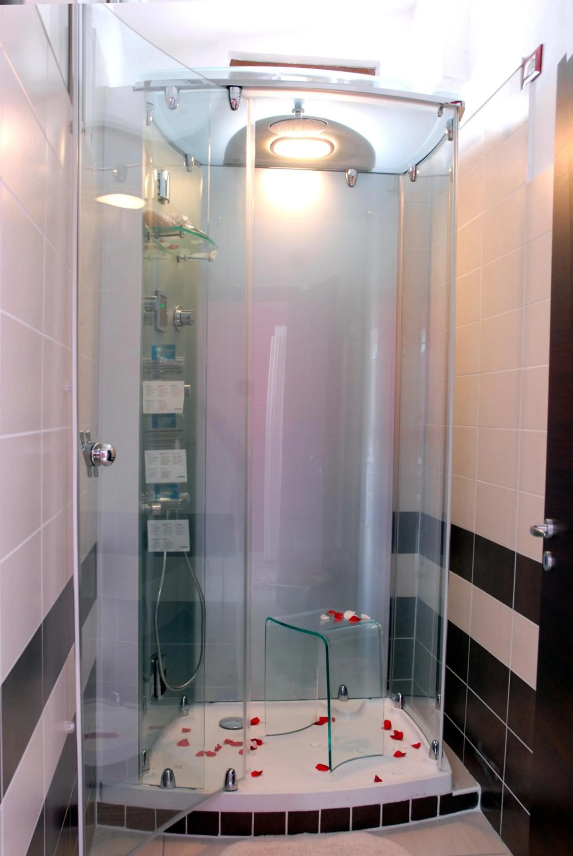 Hot Tub in Hotel Ristorante SUPERSONIK