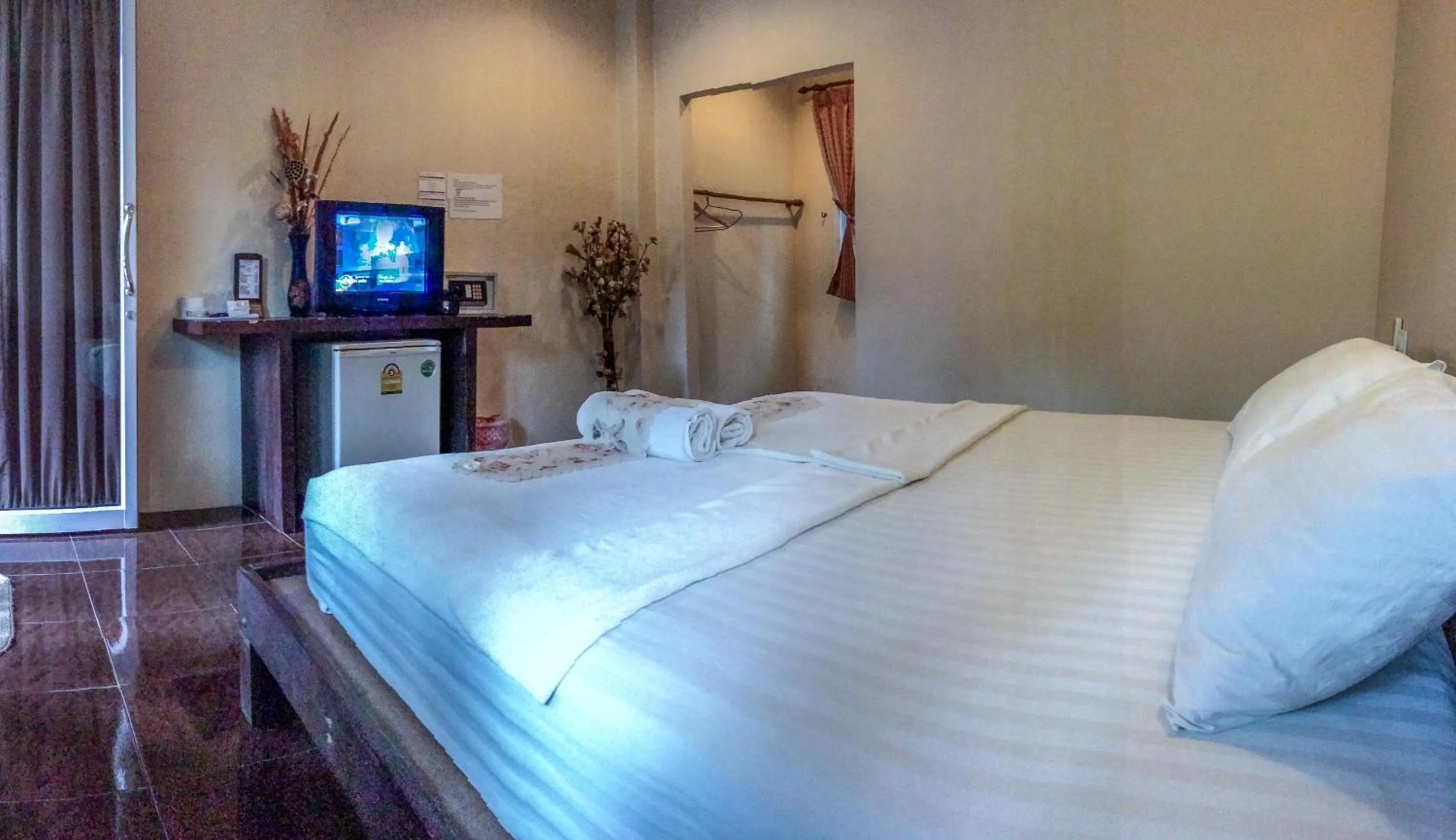 Bed in Silver Sands Resort - Koh Tao