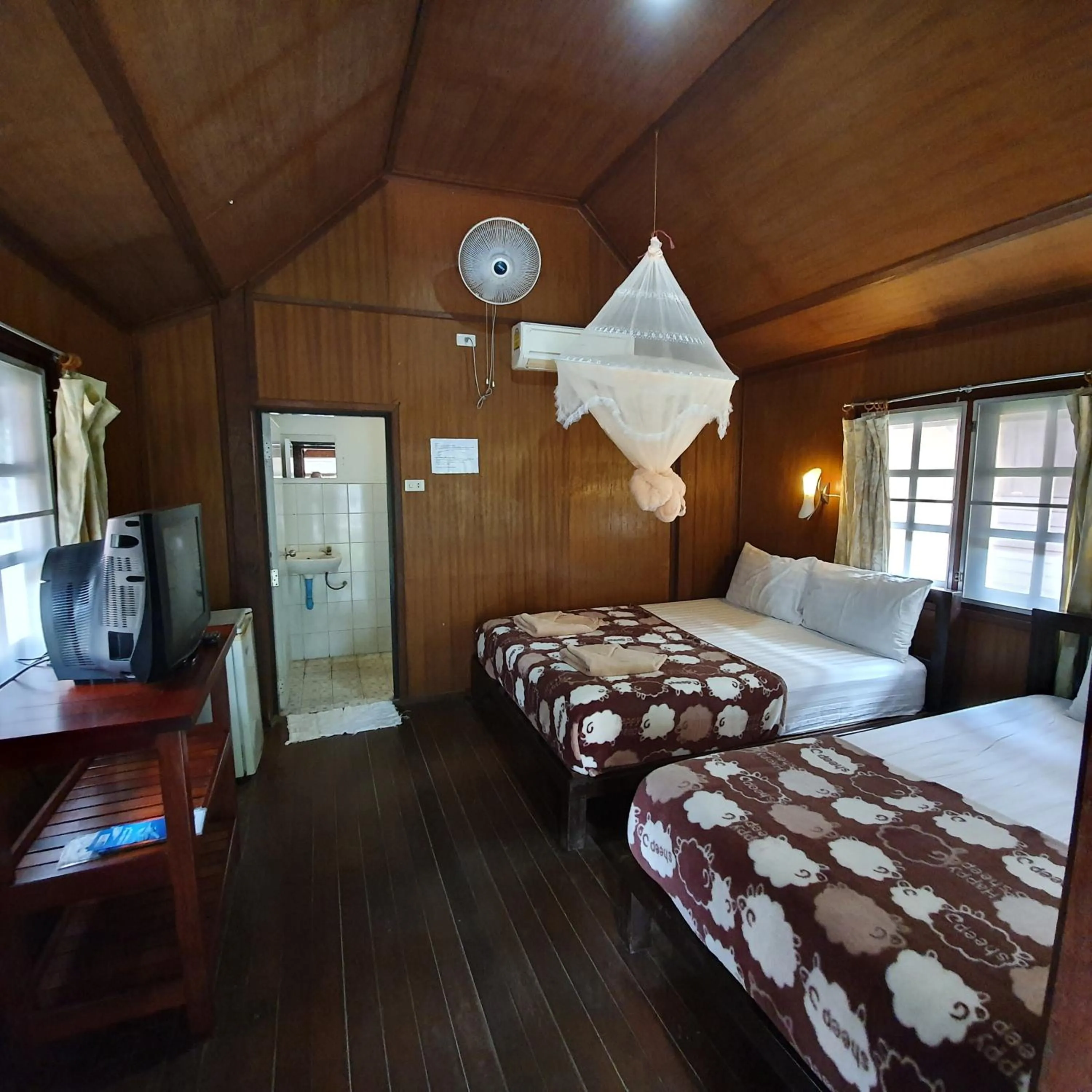Bed in Silver Sands Resort - Koh Tao