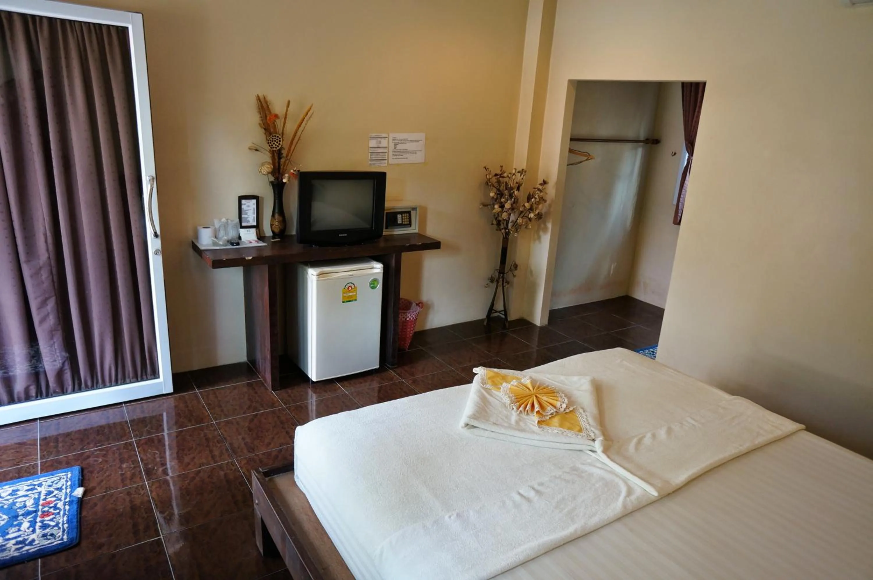 Bed in Silver Sands Resort - Koh Tao