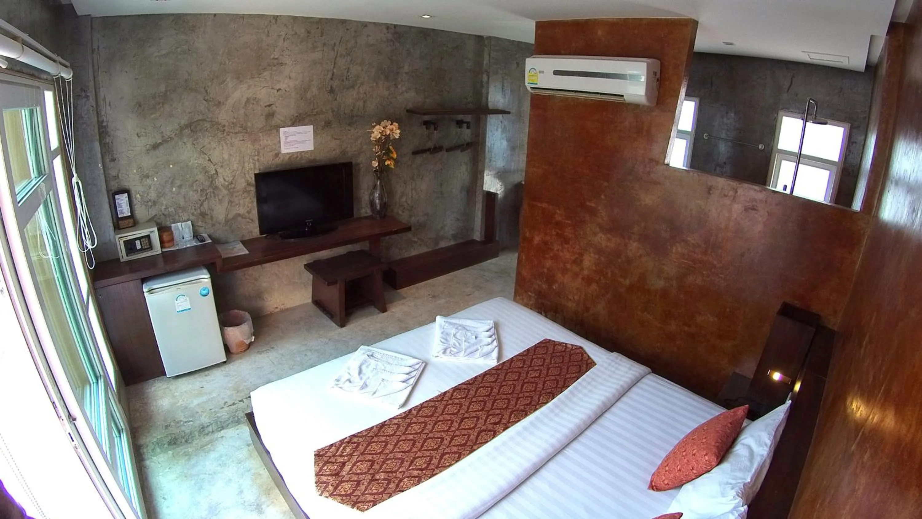 Bed in Silver Sands Resort - Koh Tao