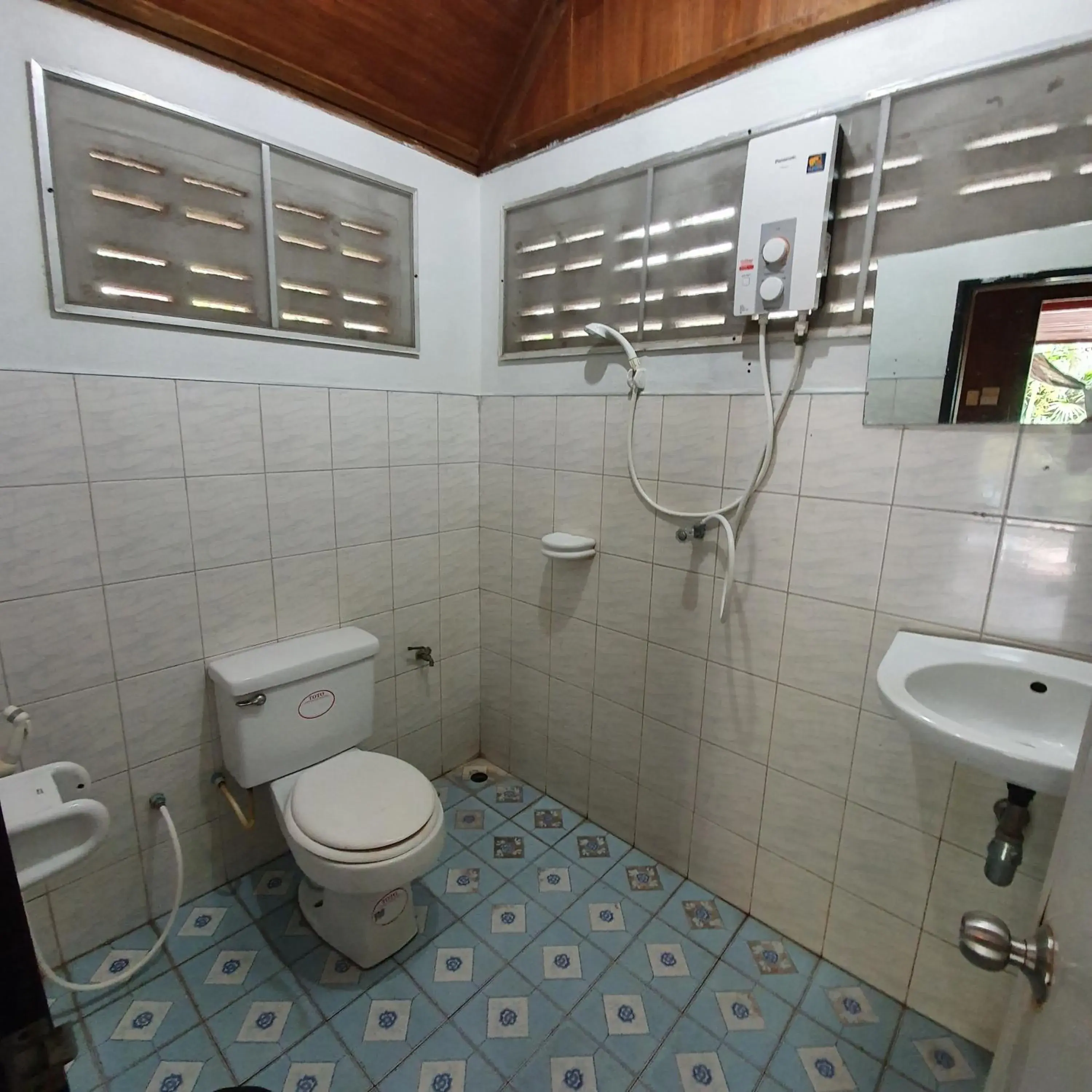 Double or Twin Room with Private Bathroom with Fan in Silver Sands Resort - Koh Tao Double or Twin Room with Private Bathroom with Fan in Silver Sands Resort - Koh Tao
