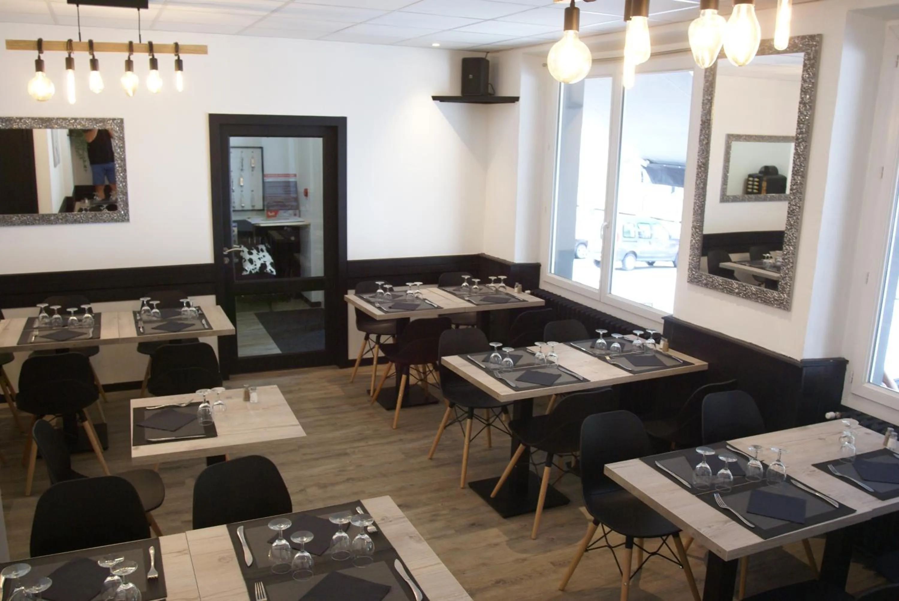 Restaurant/places to eat in Hôtel Alphée