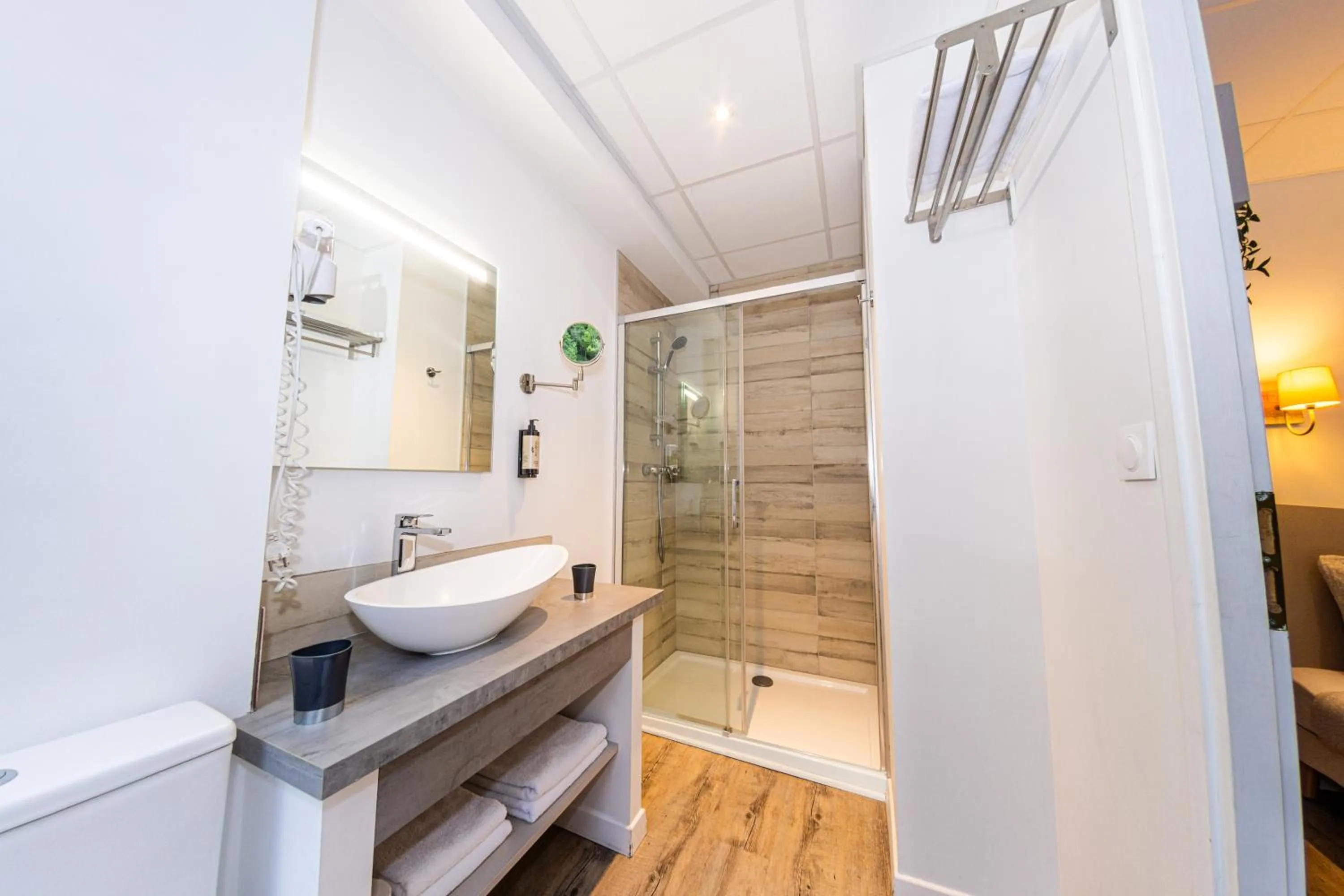 Bathroom in Hôtel Alphée