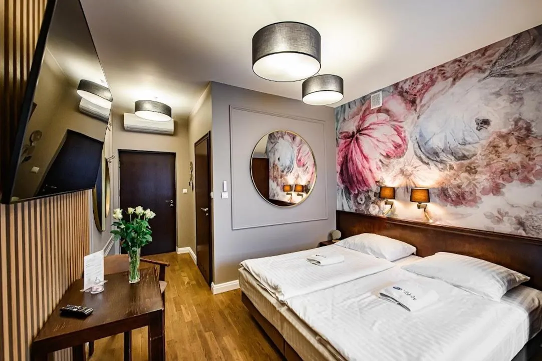 Photo of the whole room, Bed in Villa Neve