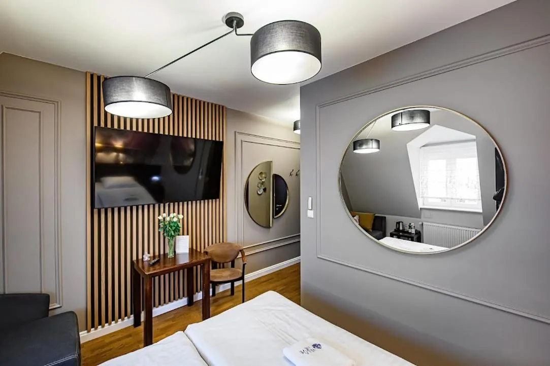 Photo of the whole room in Villa Neve