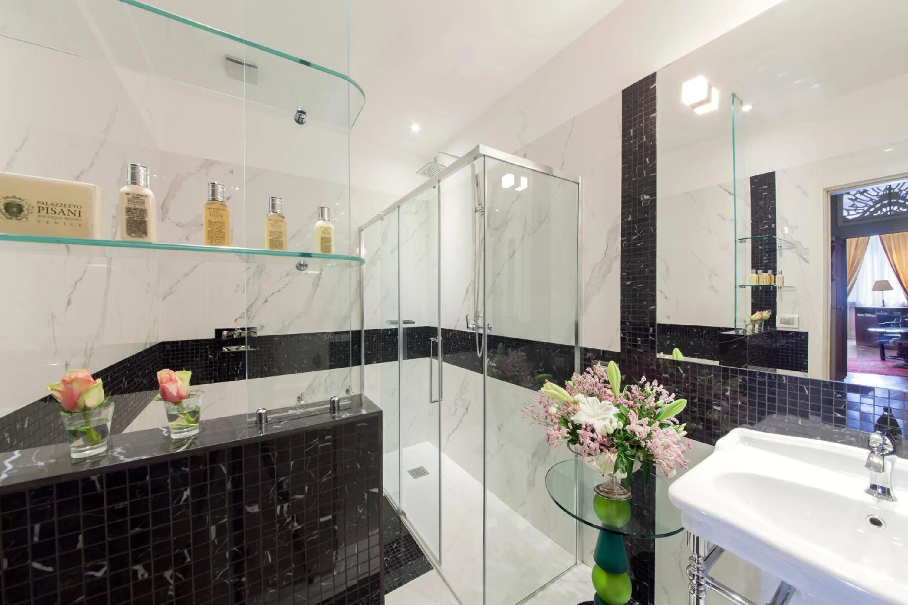 Bathroom in Palazzetto Pisani Grand Canal