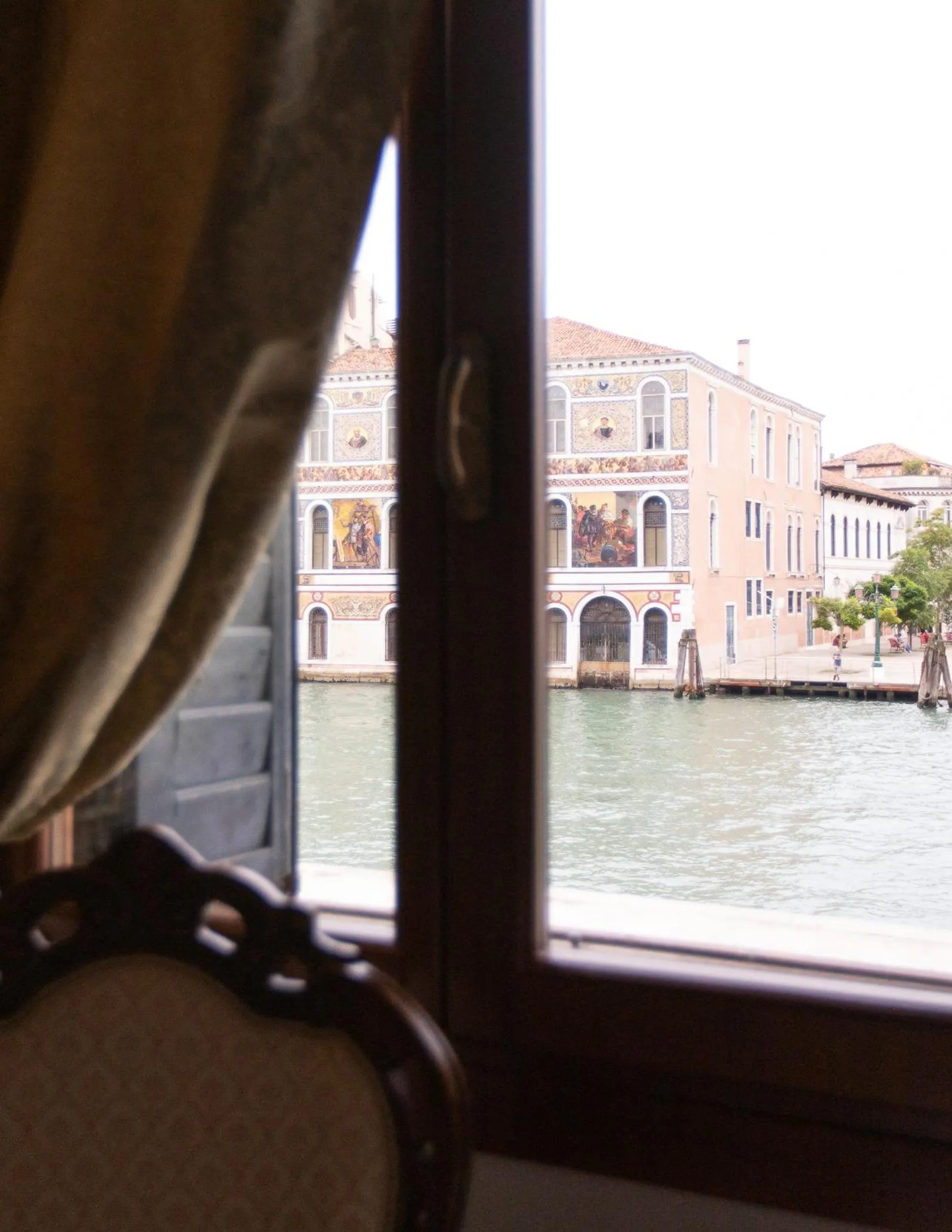 Property building in Palazzetto Pisani Grand Canal