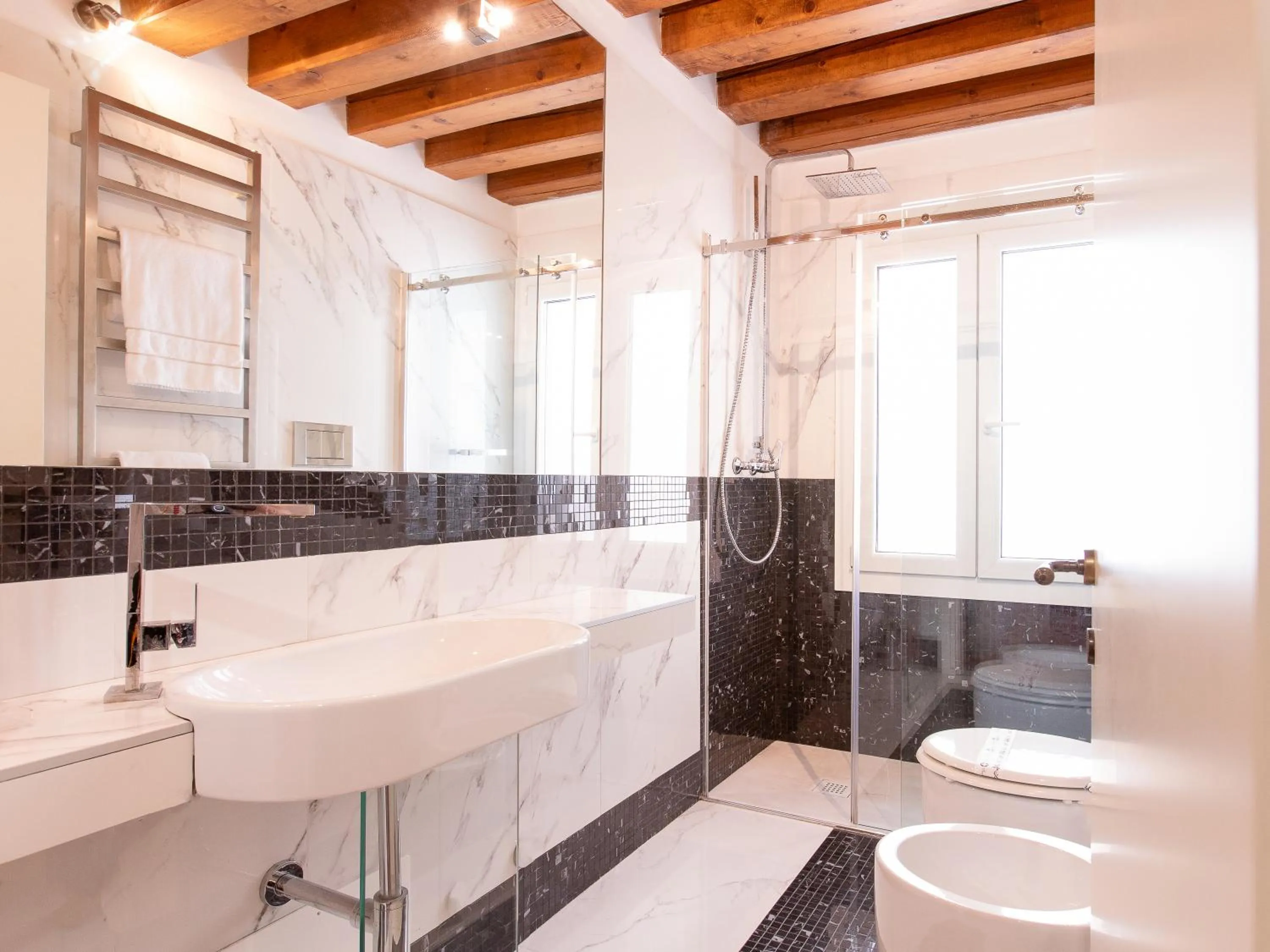 Bathroom in Palazzetto Pisani Grand Canal