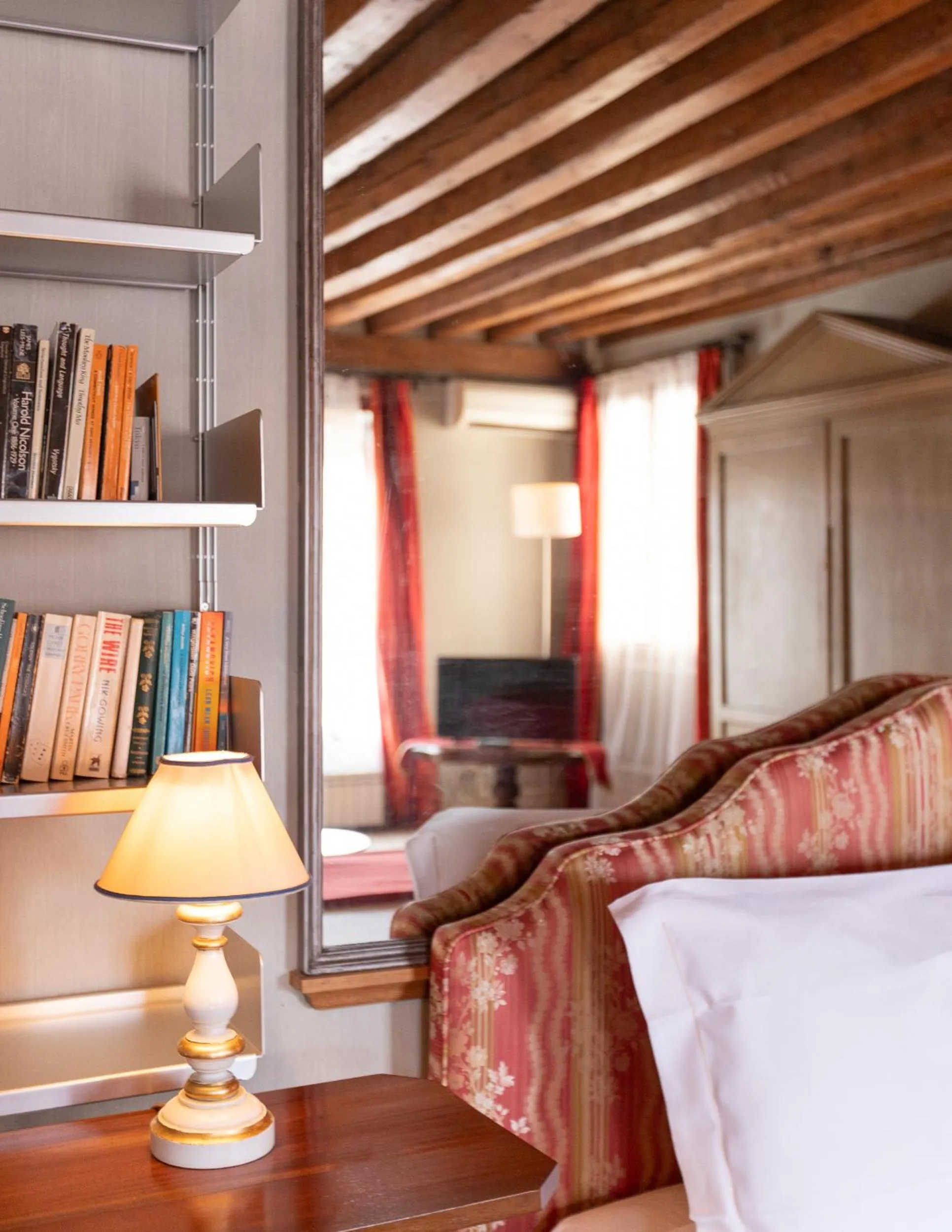 Bed in Palazzetto Pisani Grand Canal