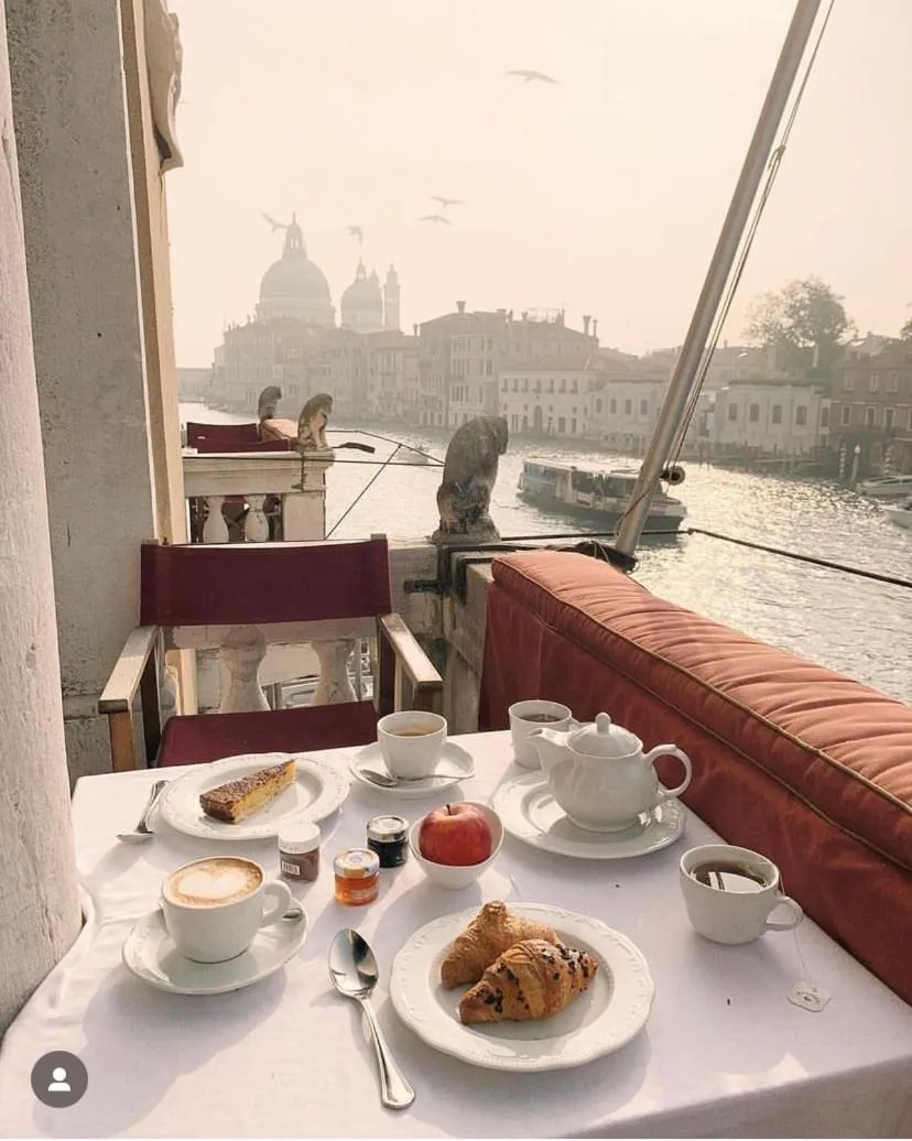 Natural landscape in Palazzetto Pisani Grand Canal