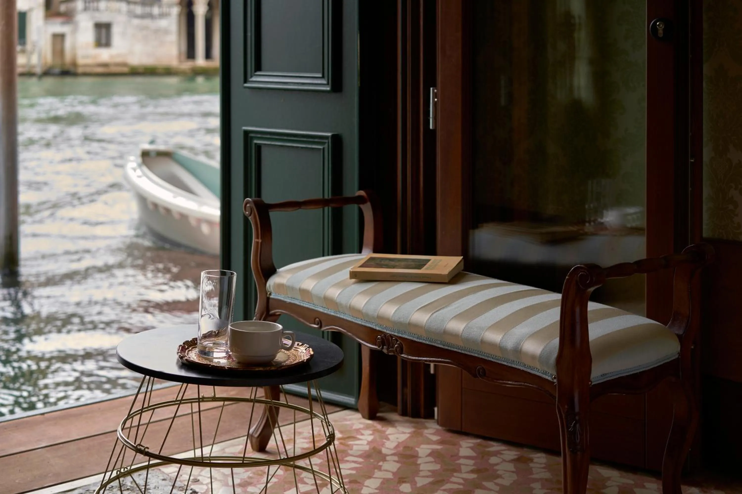 Natural landscape in Palazzetto Pisani Grand Canal