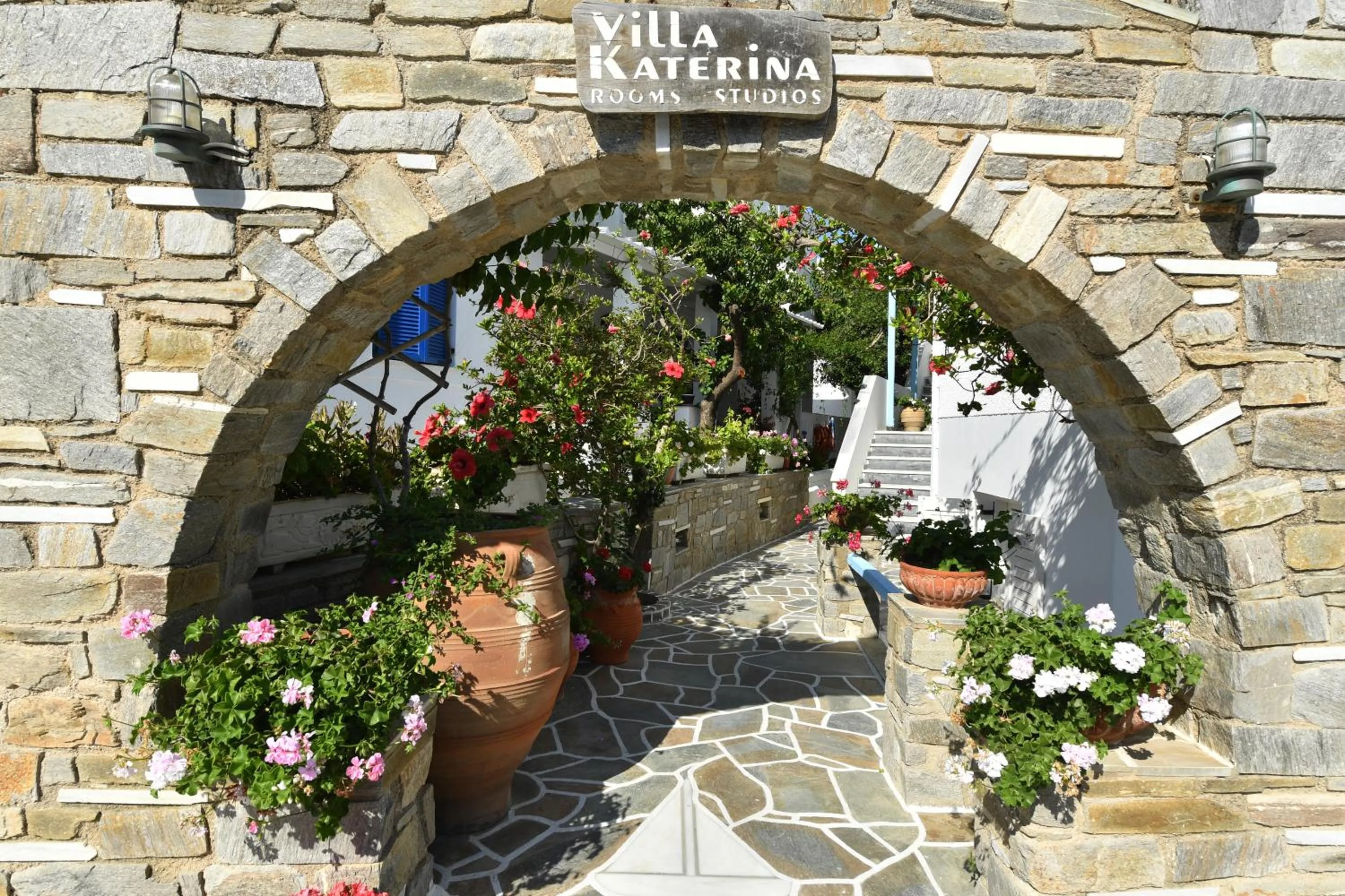 Facade/entrance in Villa Katerina