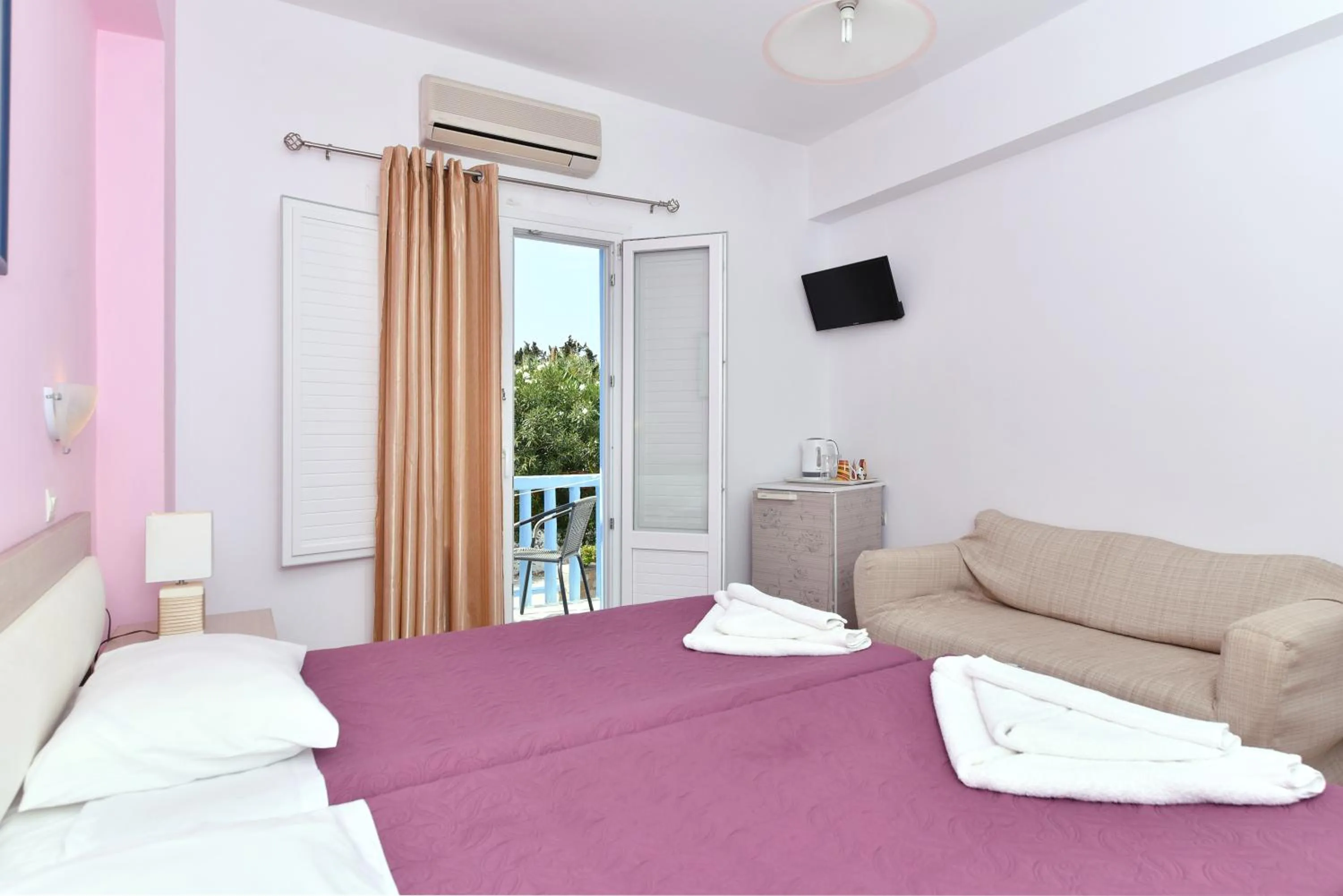 Shower, Bed in Villa Katerina