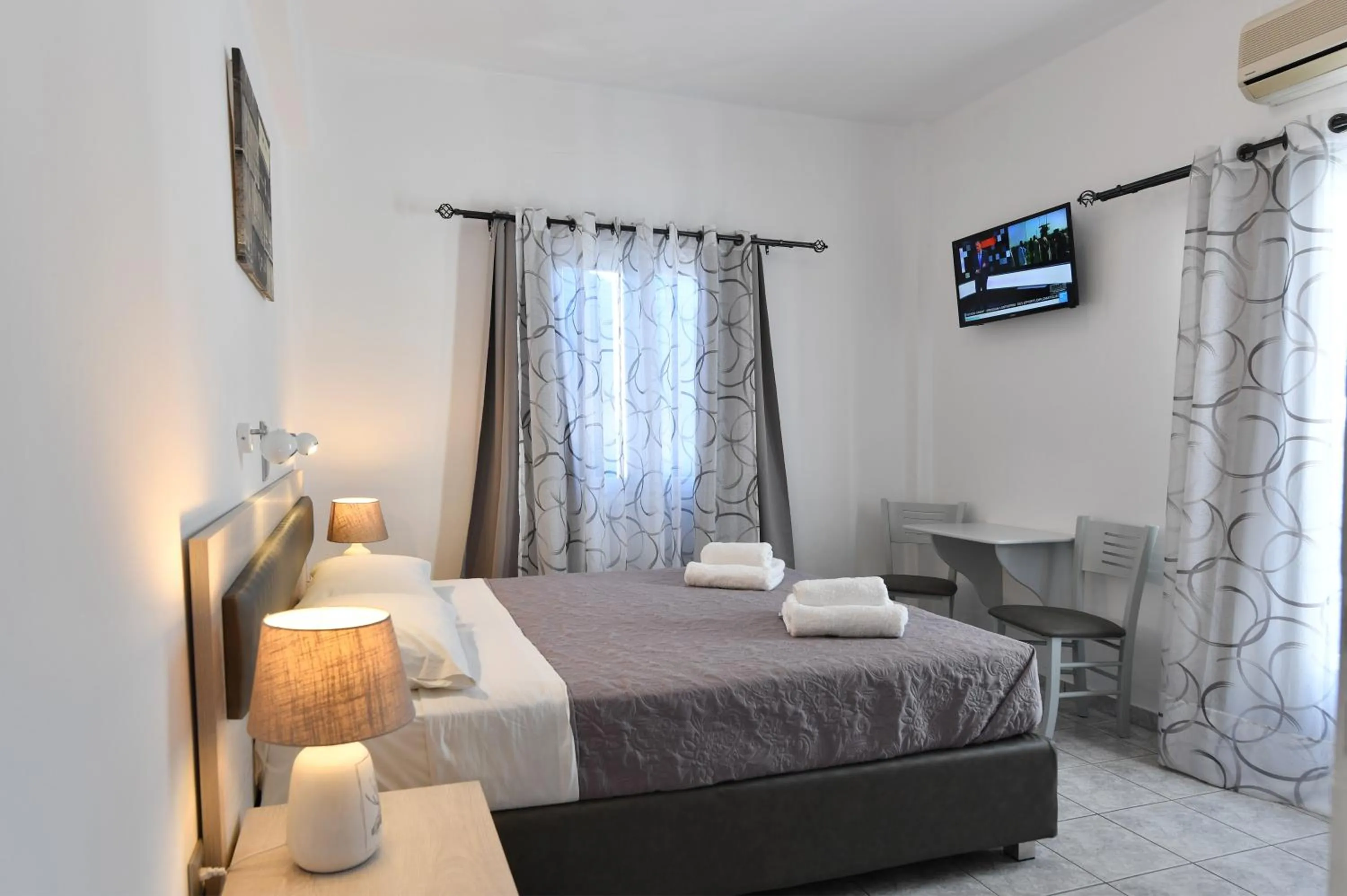 TV and multimedia, Bed in Villa Katerina
