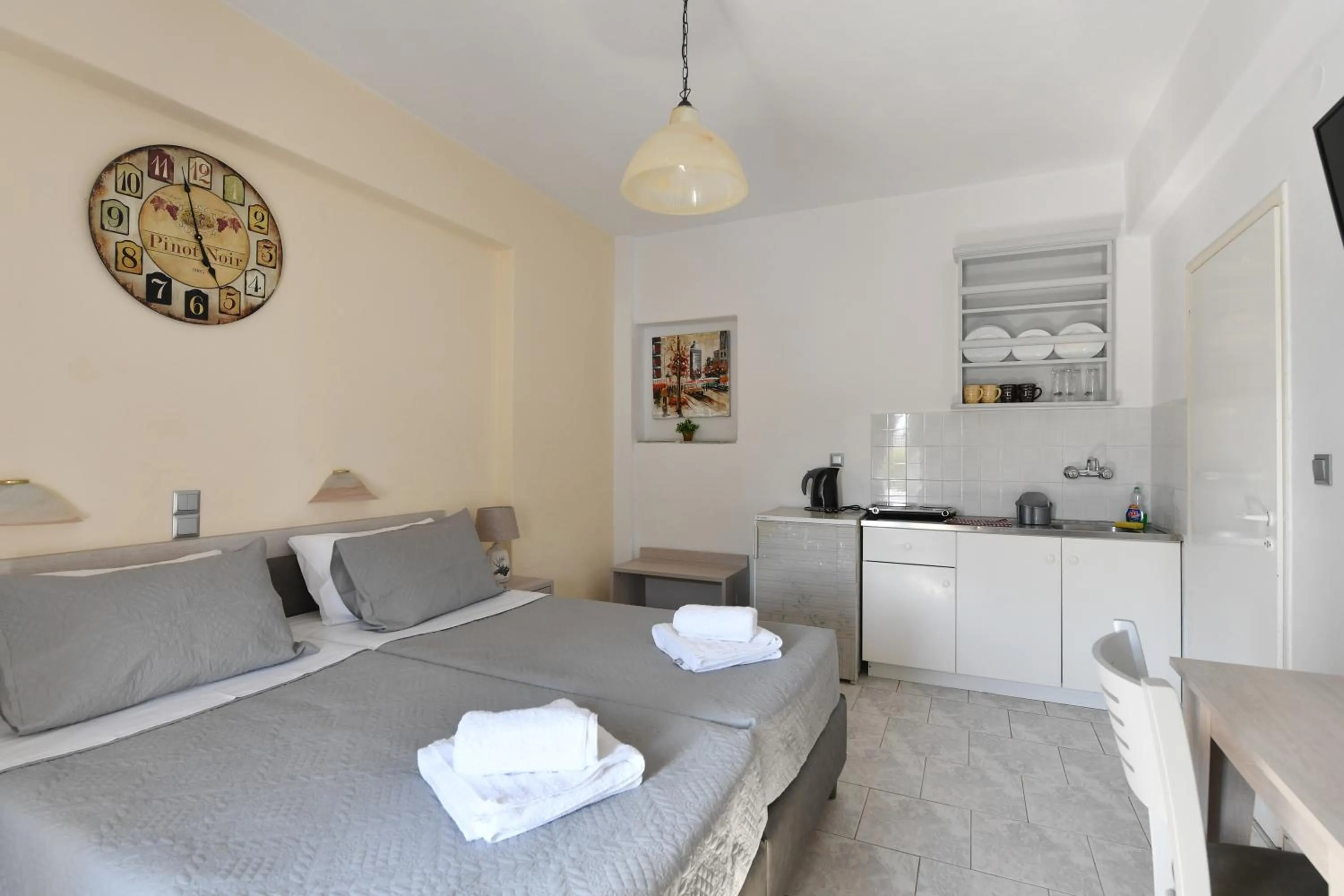 Kitchen or kitchenette, Bed in Villa Katerina