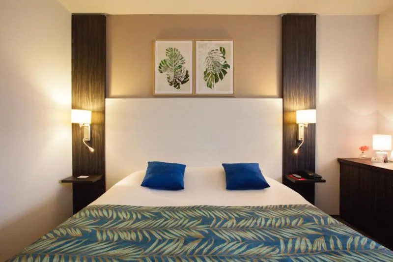 Bed in The Originals Boutique, Hôtel Le Pillebois, Bourg-en-Bresse Nord