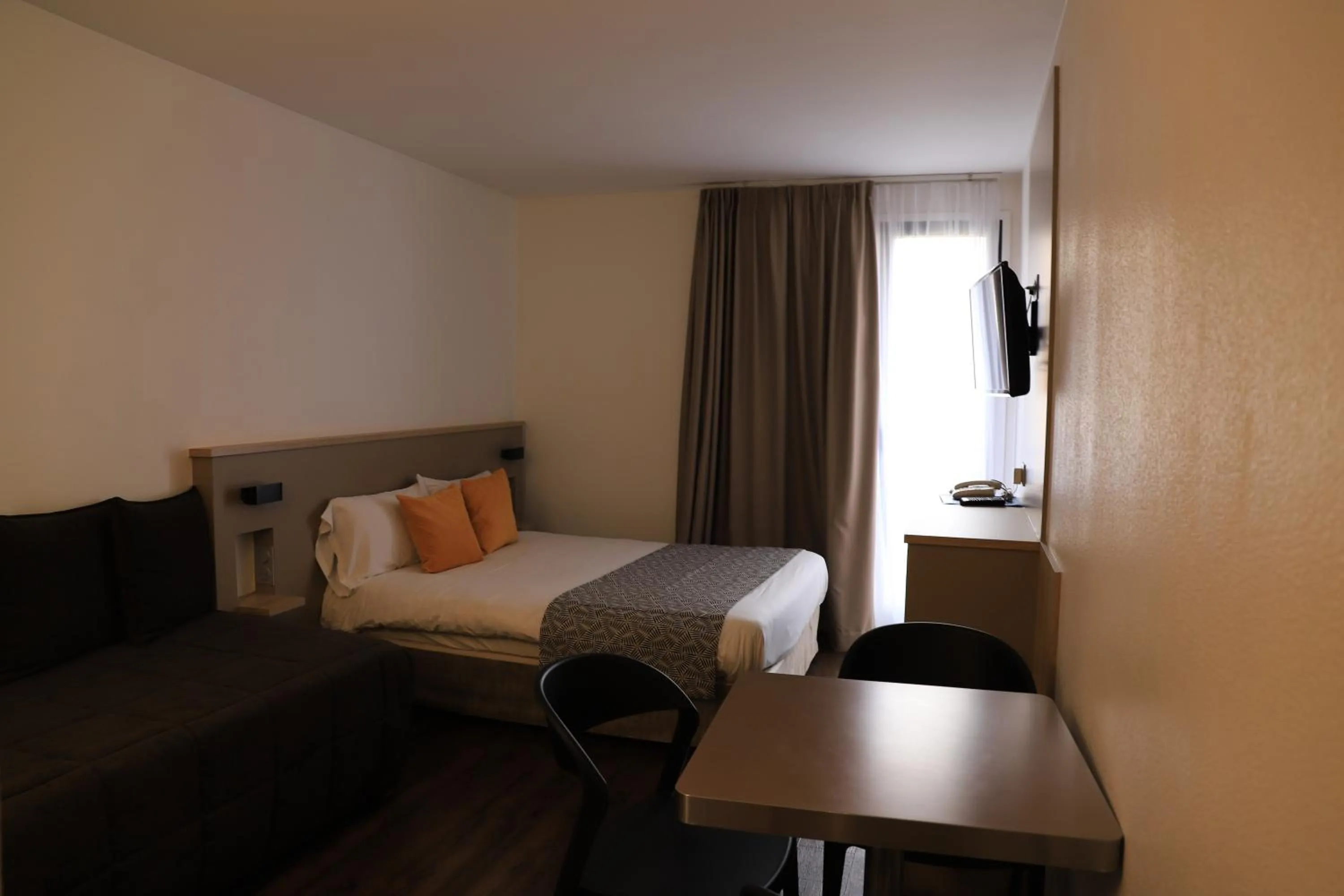 Photo of the whole room, Bed in AMHotel Italie