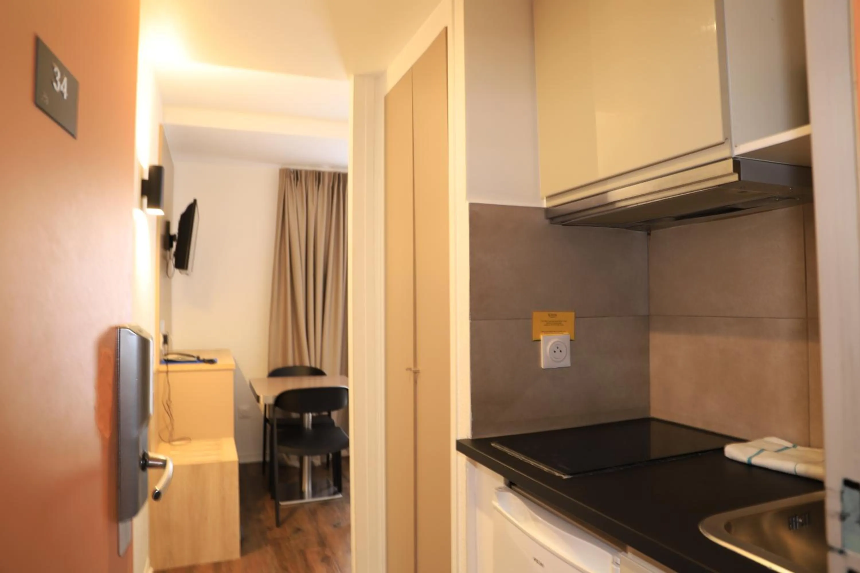 Kitchen or kitchenette in AMHotel Italie