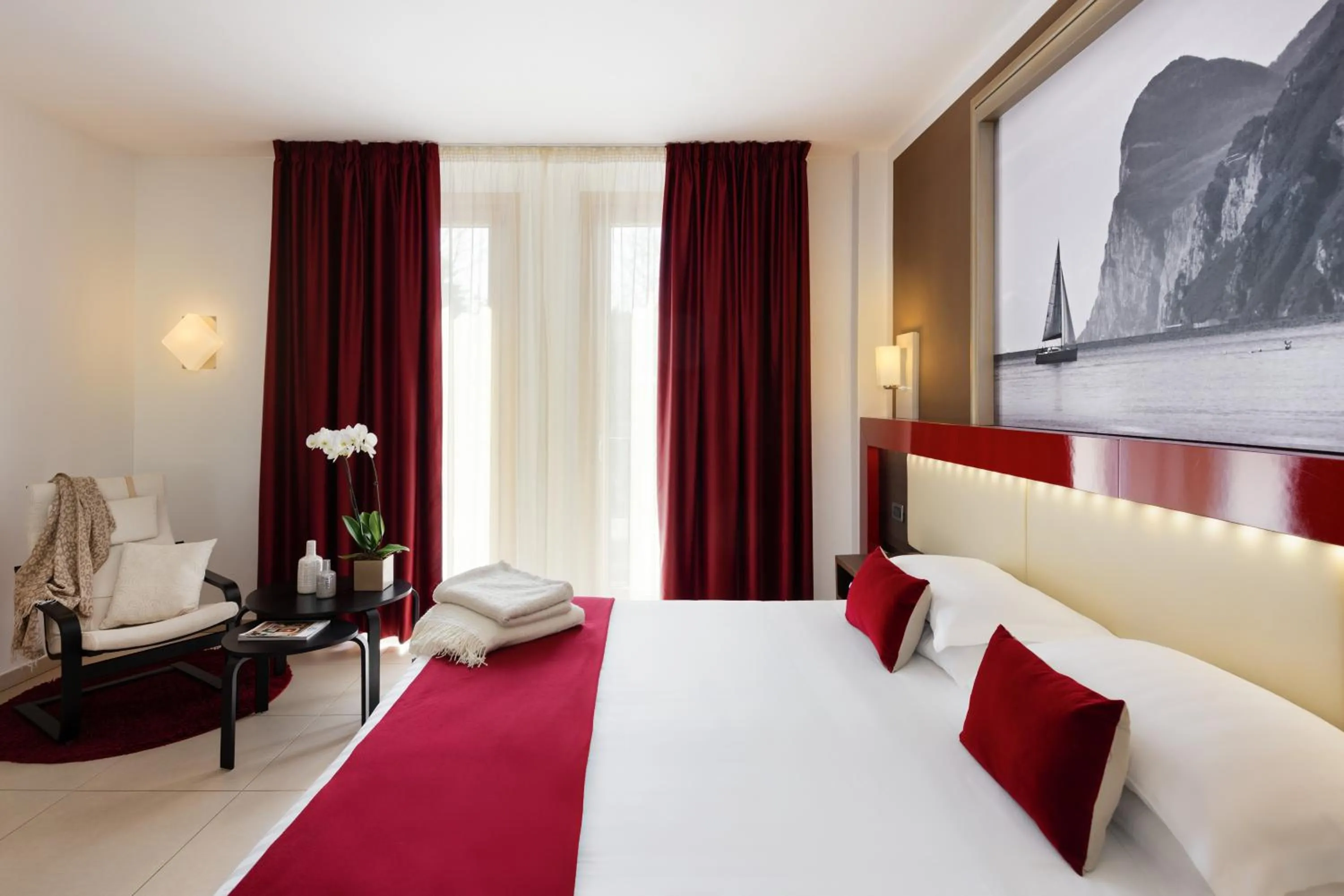 Photo of the whole room, Bed in Kairos Garda Hotel