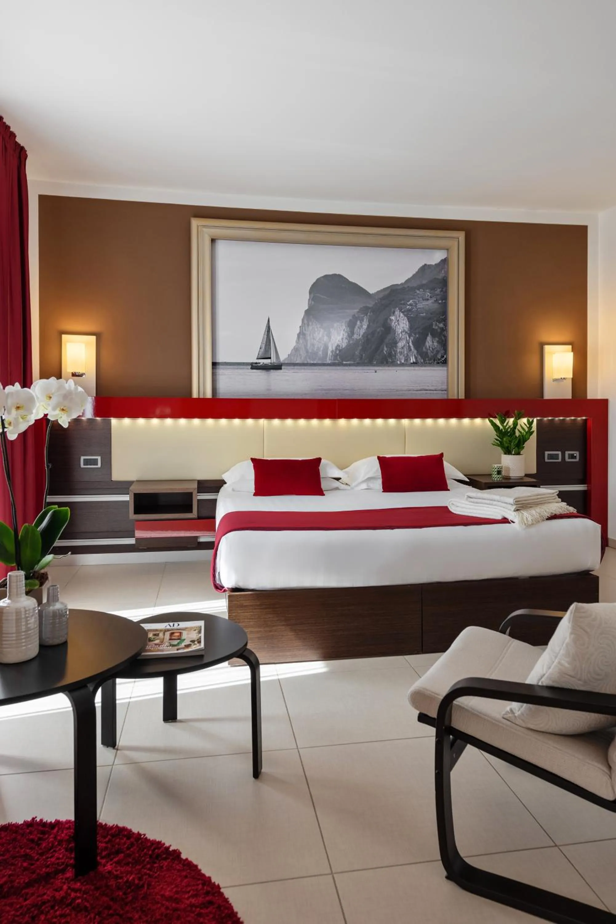 Photo of the whole room, Bed in Kairos Garda Hotel