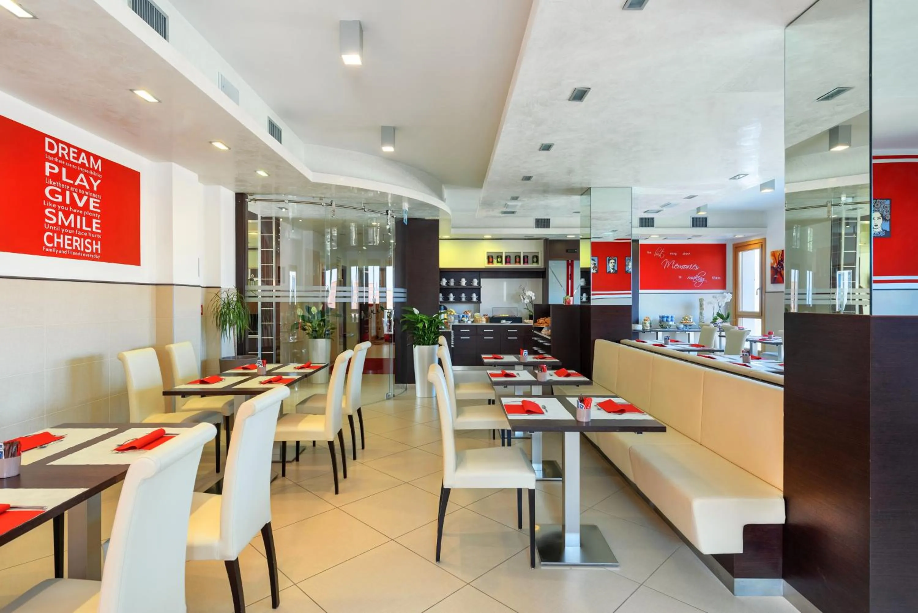 Restaurant/places to eat in Kairos Garda Hotel