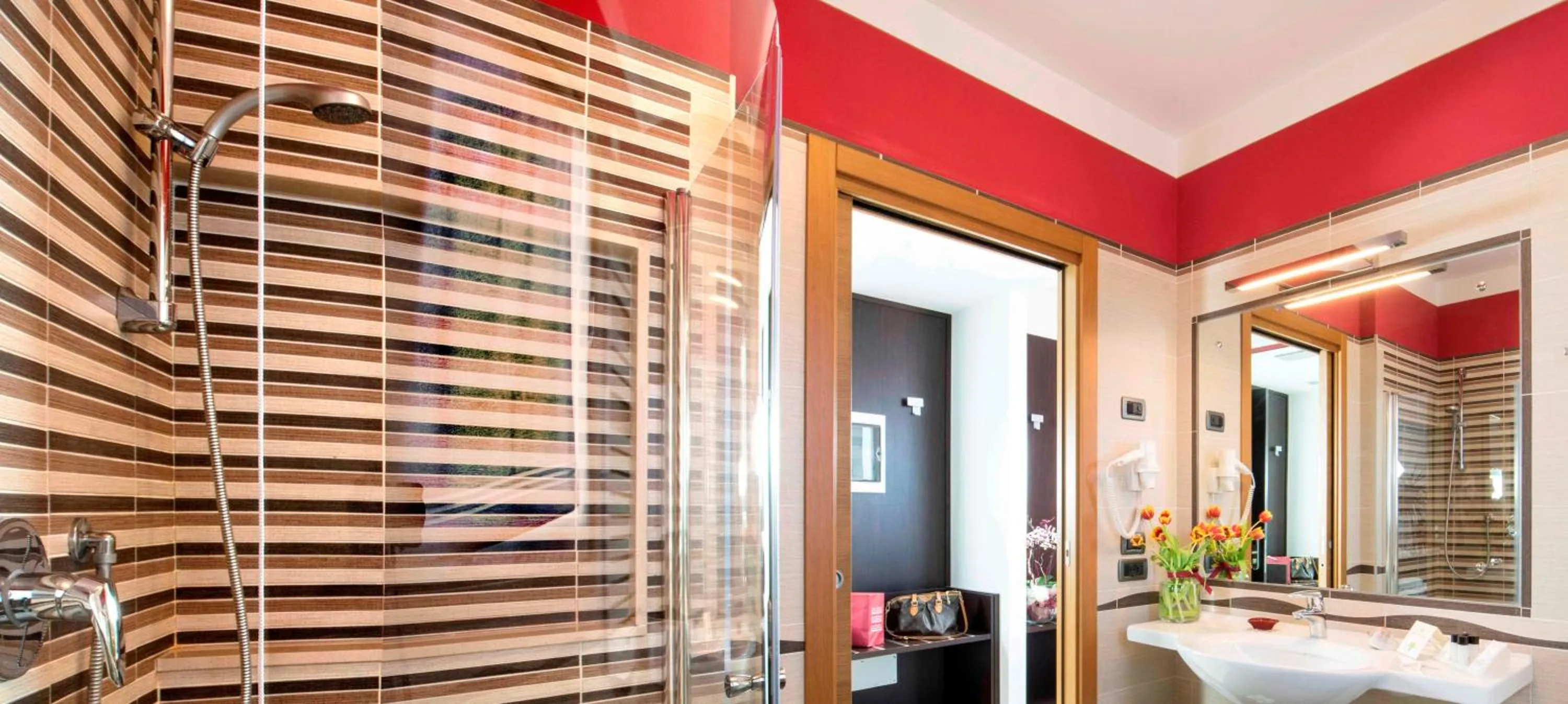 Bathroom in Kairos Garda Hotel