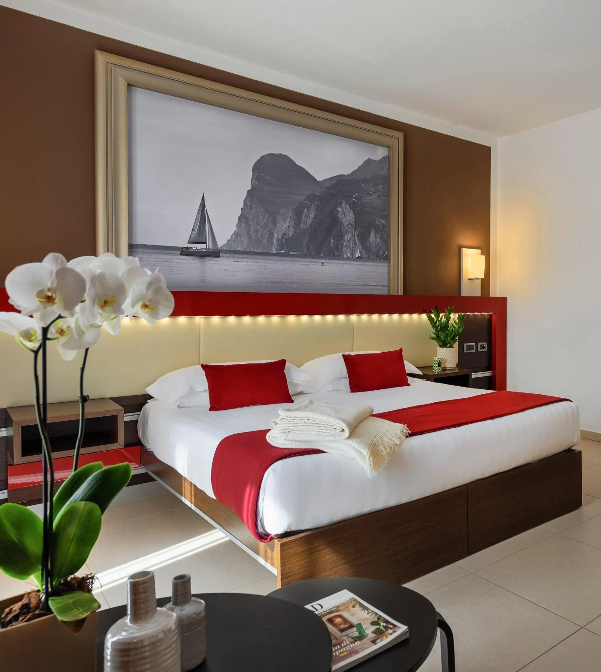 Photo of the whole room, Bed in Kairos Garda Hotel