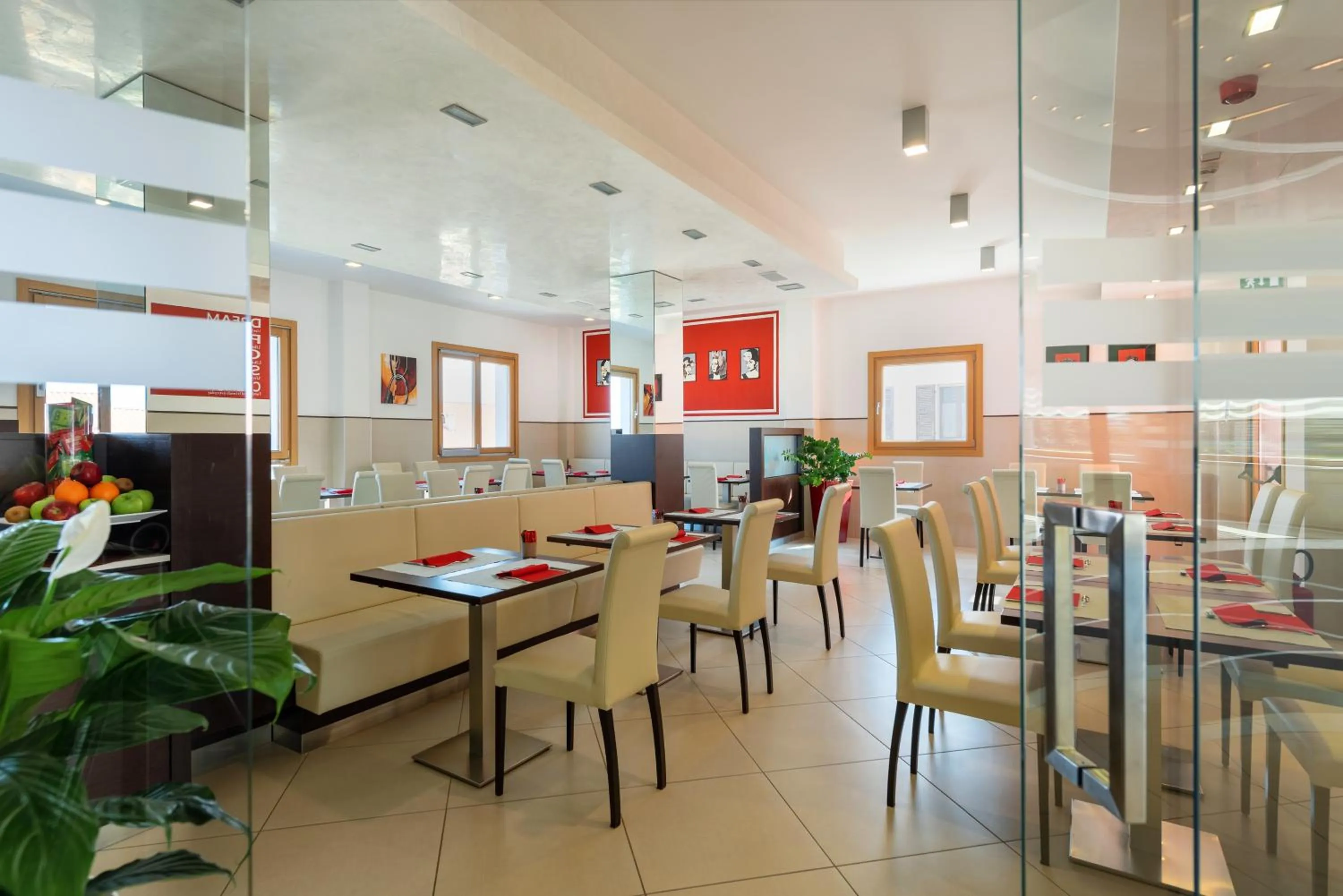 Restaurant/places to eat in Kairos Garda Hotel