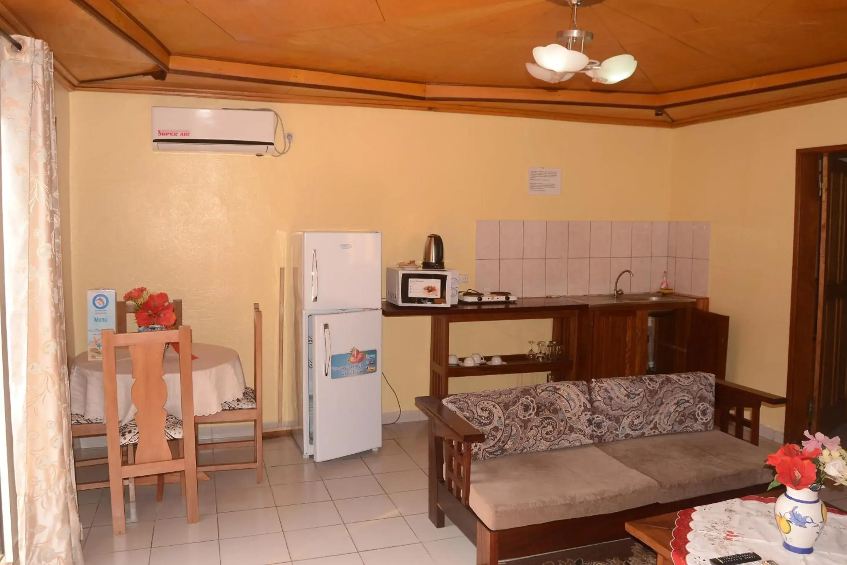 One-Bedroom Apartment with Balcony and Sea View in Les Gites de Kribi One-Bedroom Apartment with Balcony and Sea View in Les Gites de Kribi