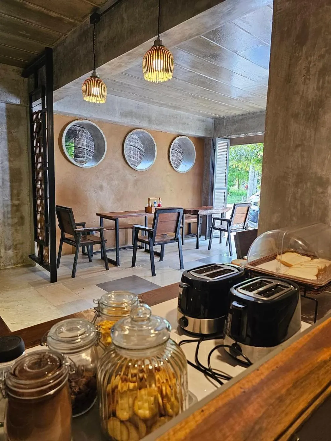 Restaurant/places to eat in Life koh tao resort