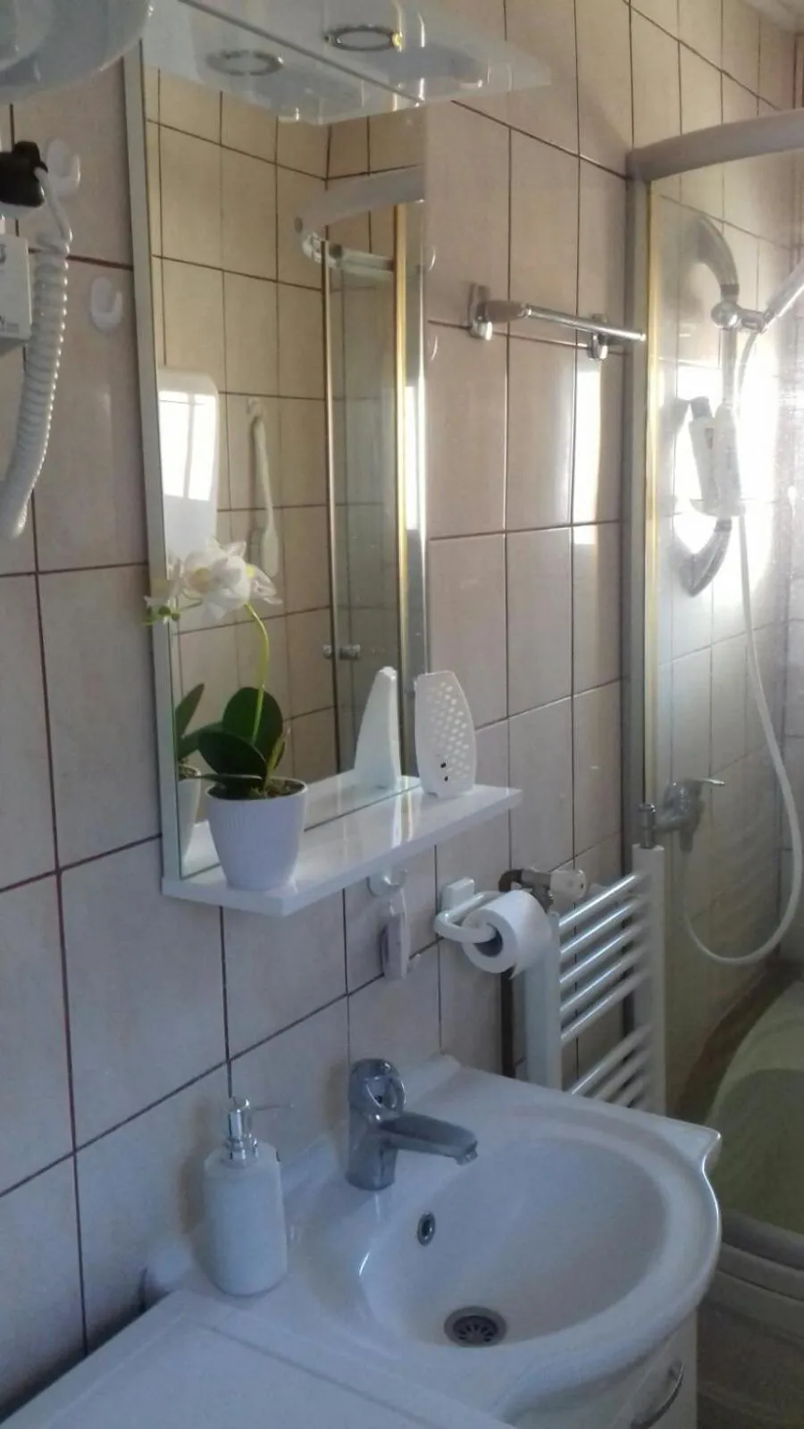 Modern&Cozy Bosnian house with GARDEN+FREE parking