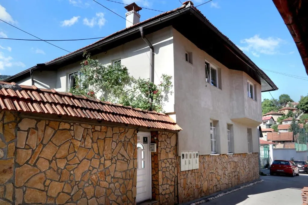 Property building in Modern&Cozy Bosnian house with GARDEN+FREE parking