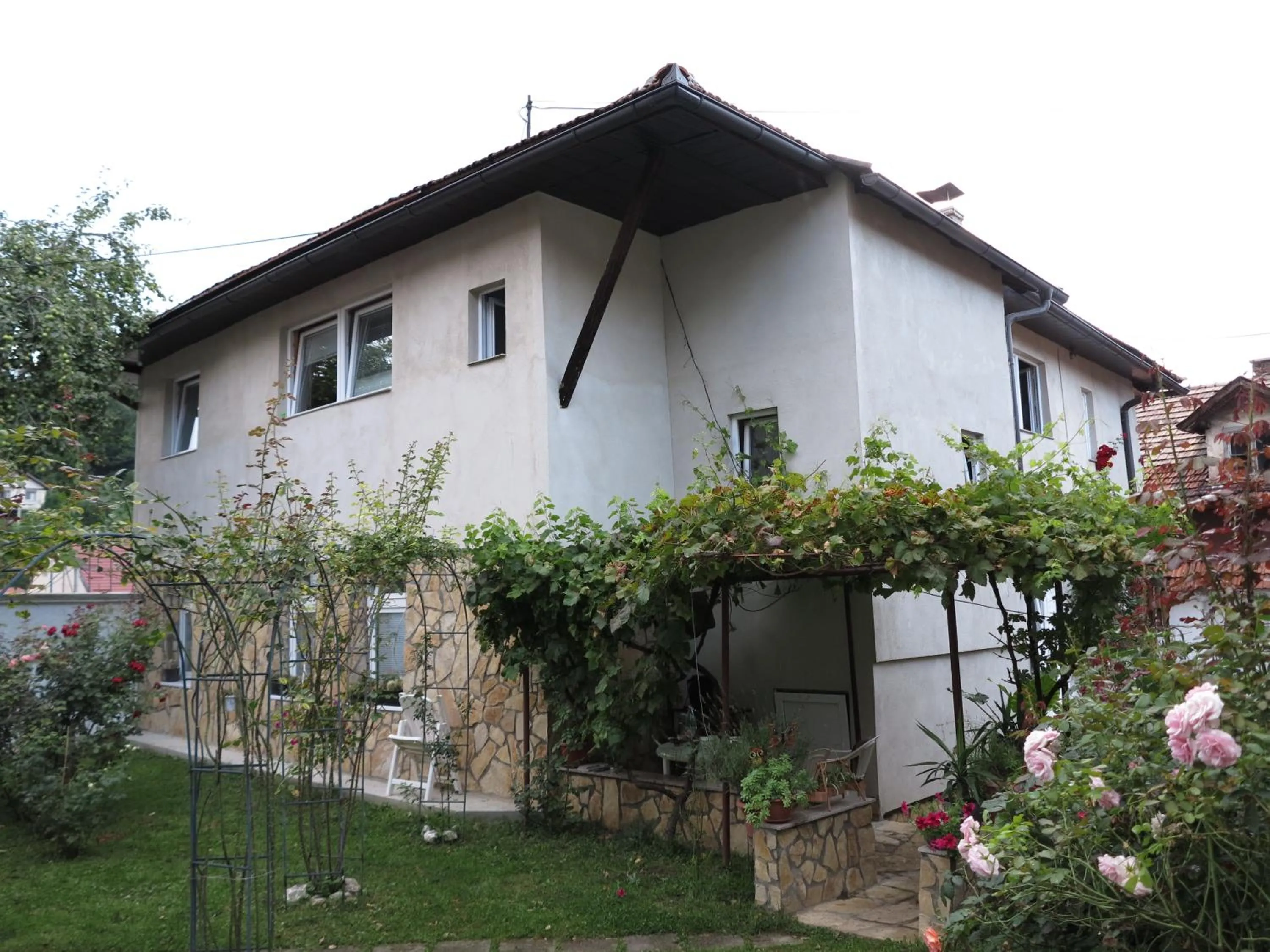 Property building in Modern&Cozy Bosnian house with GARDEN+FREE parking