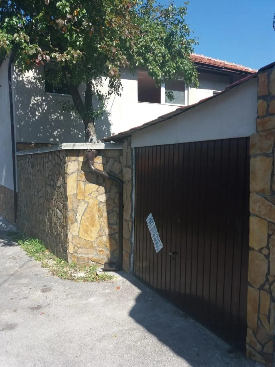 Property building in Modern&Cozy Bosnian house with GARDEN+FREE parking